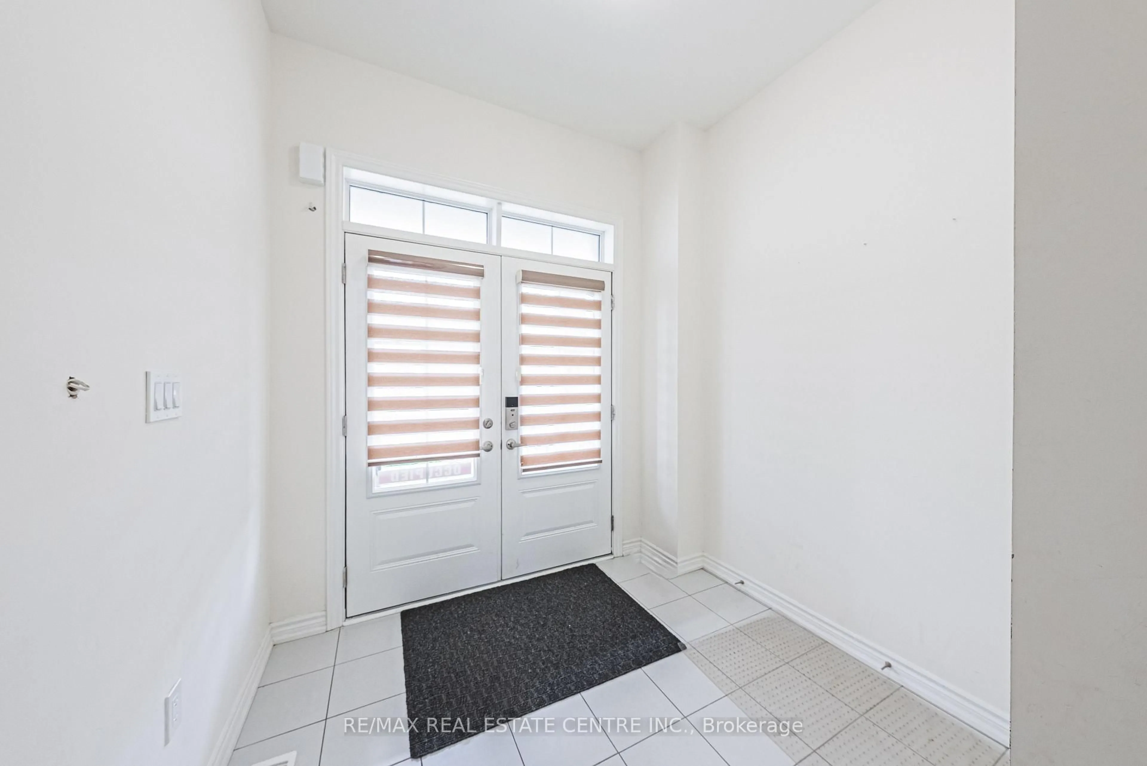 Indoor entryway for 12 Spiers Rd, Erin Ontario N0B 1T0