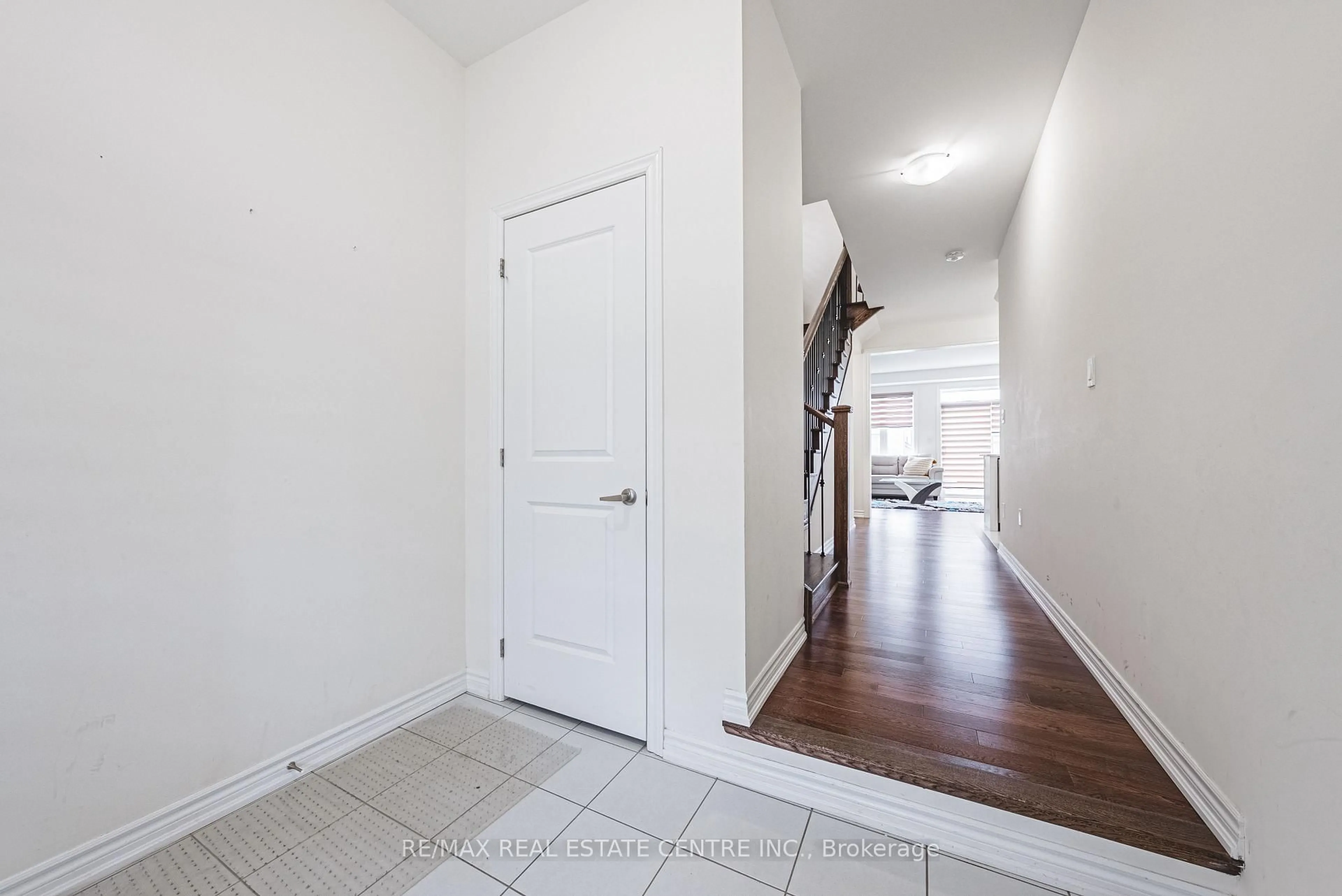 Indoor entryway for 12 Spiers Rd, Erin Ontario N0B 1T0