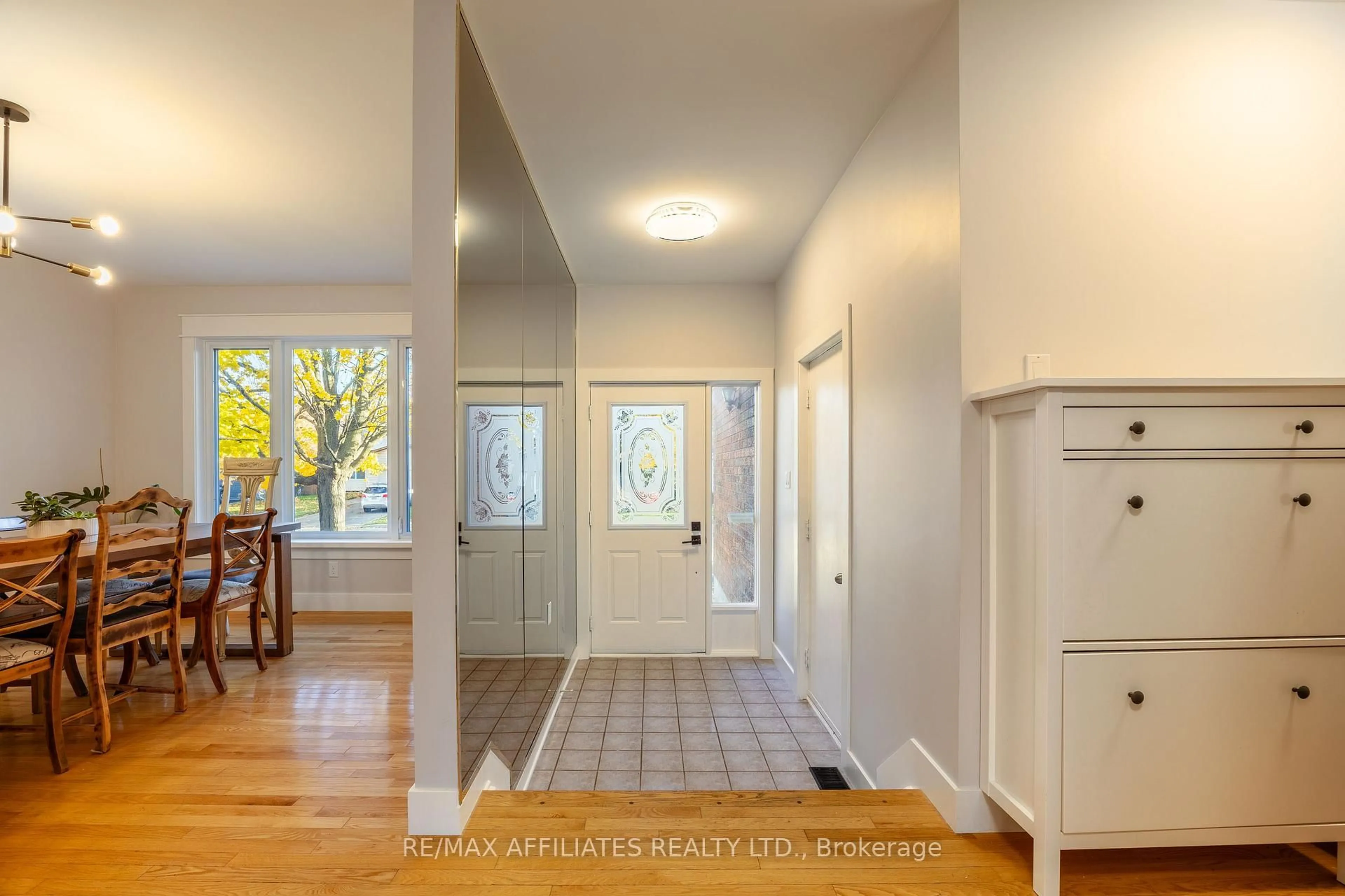 Indoor entryway for 1687 Tache Way, Ottawa Ontario K4A 2T5