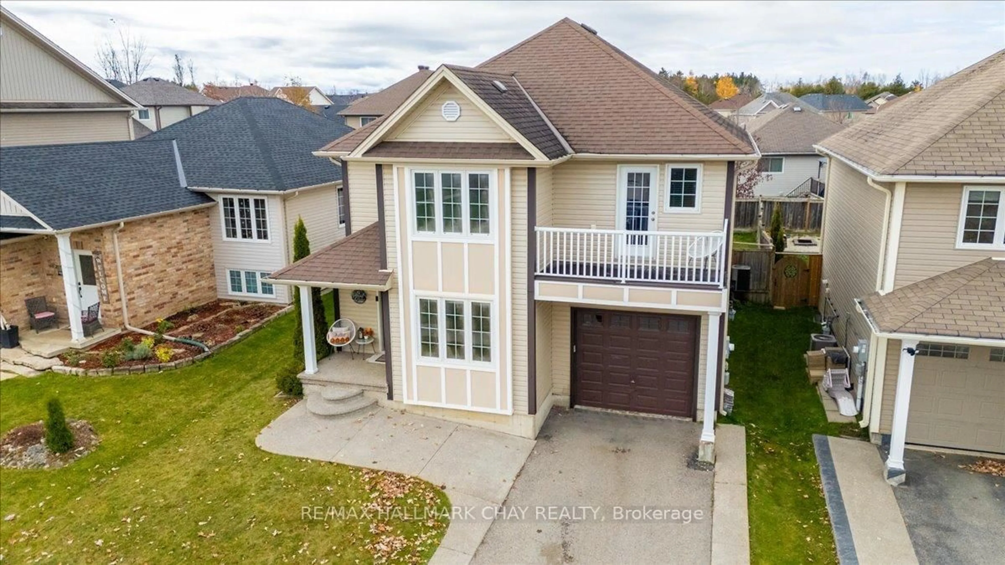 A pic from outside/outdoor area/front of a property/back of a property/a pic from drone, street for 112 Silk Dr, Shelburne Ontario L9V 3E2