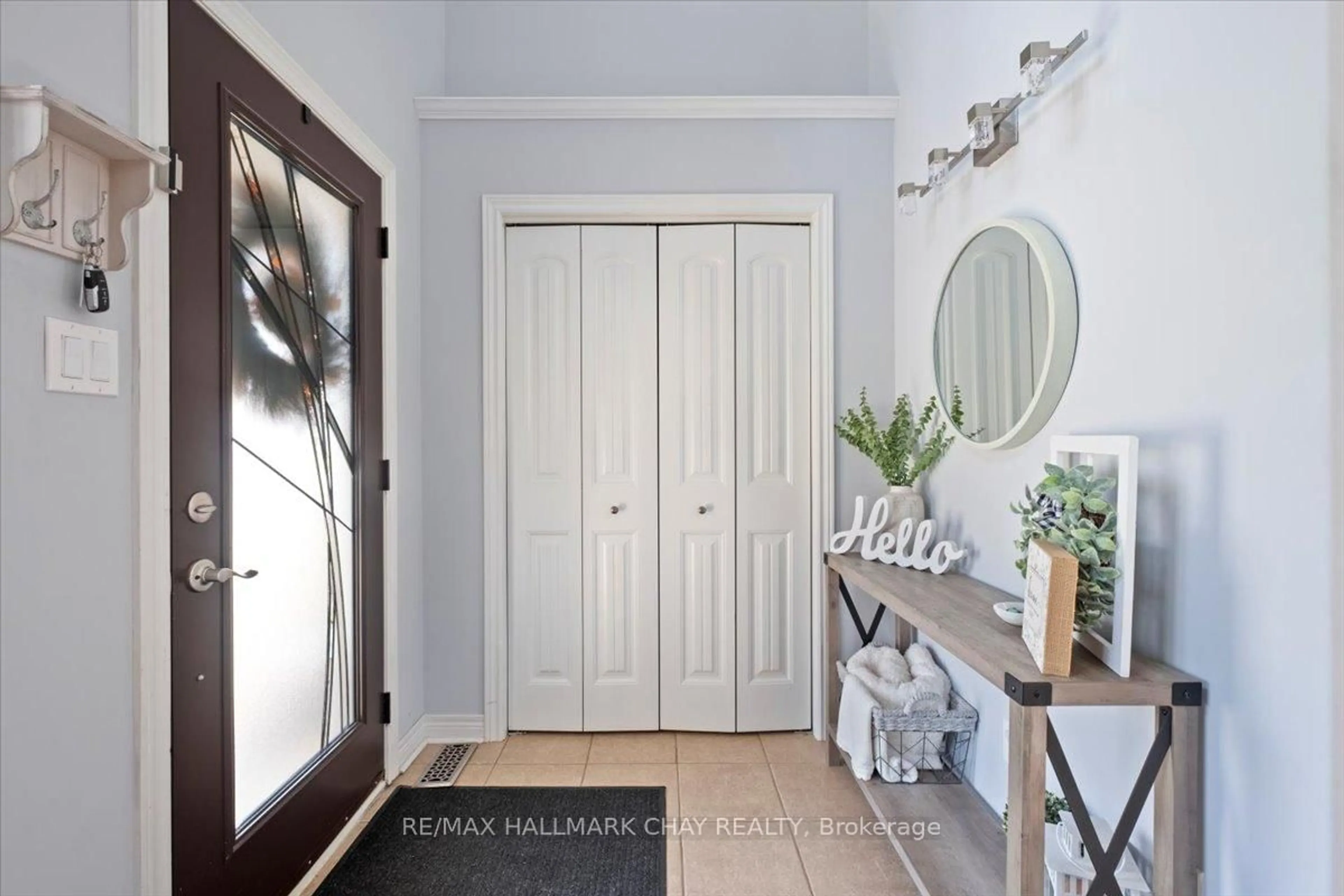 Indoor entryway for 112 Silk Dr, Shelburne Ontario L9V 3E2