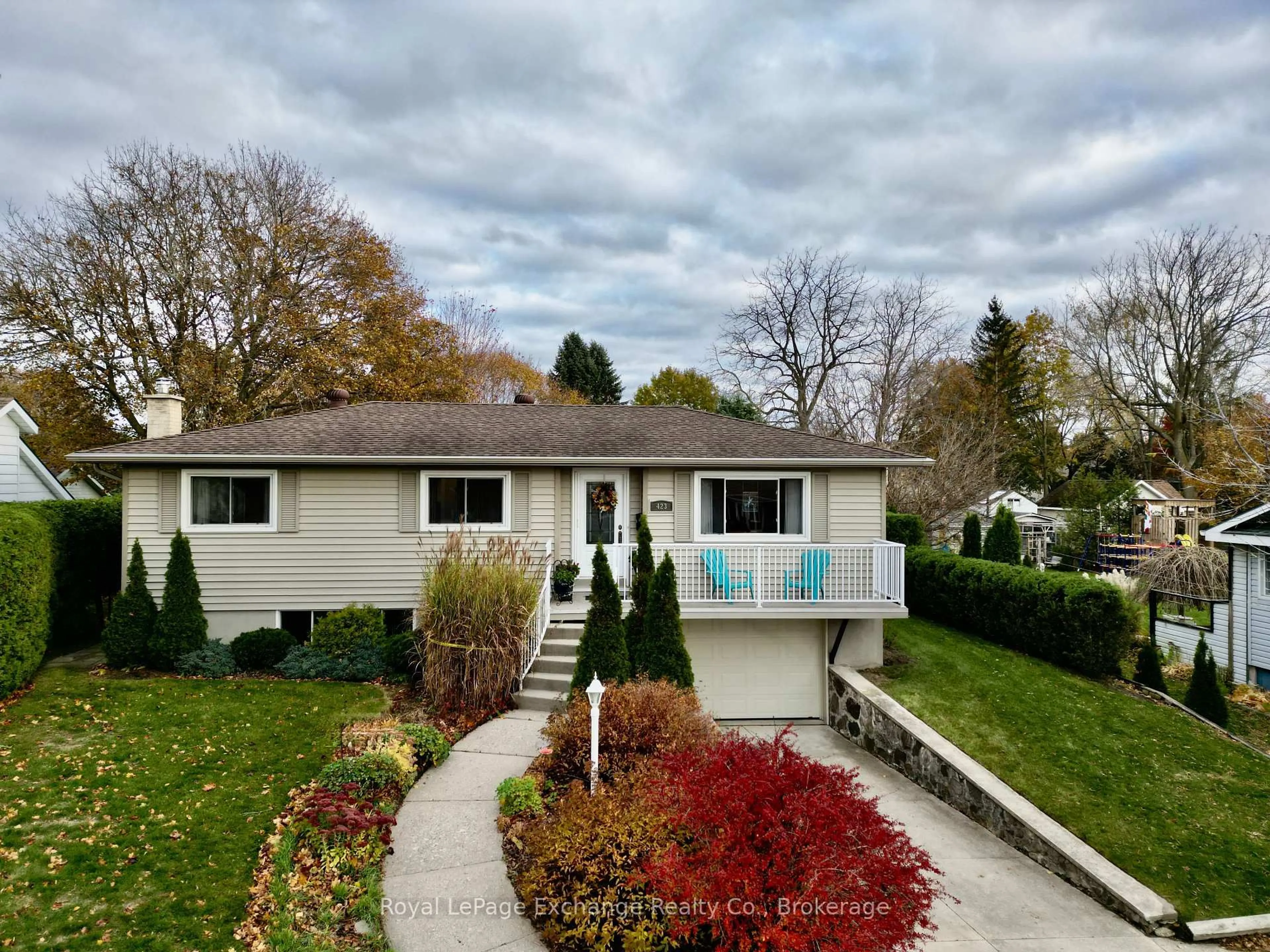 Home with vinyl exterior material, street for 423 Adelaide St, Kincardine Ontario N2Z 2W6