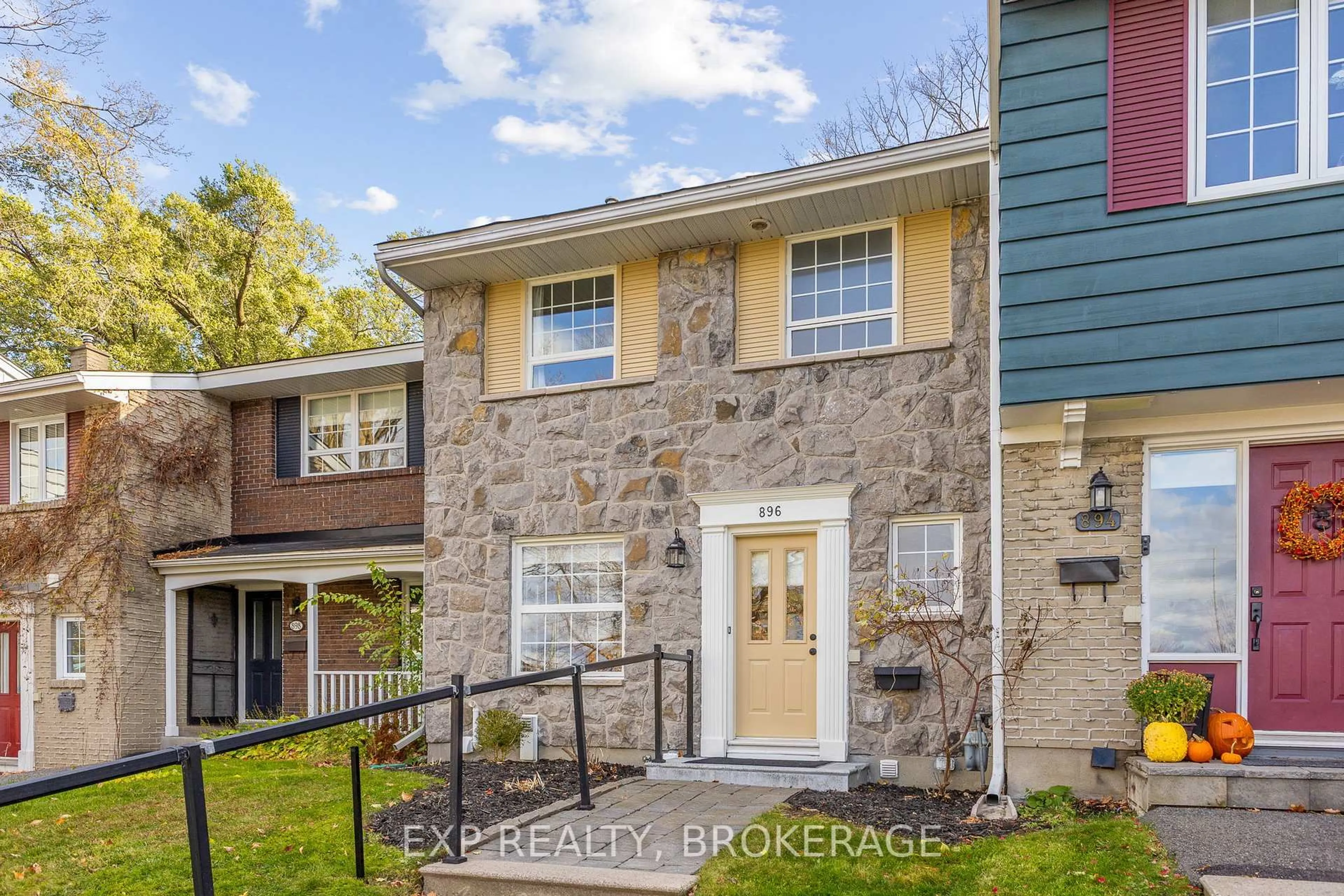 Home with brick exterior material, street for 896 Walkley Rd, Ottawa Ontario K1V 6R5