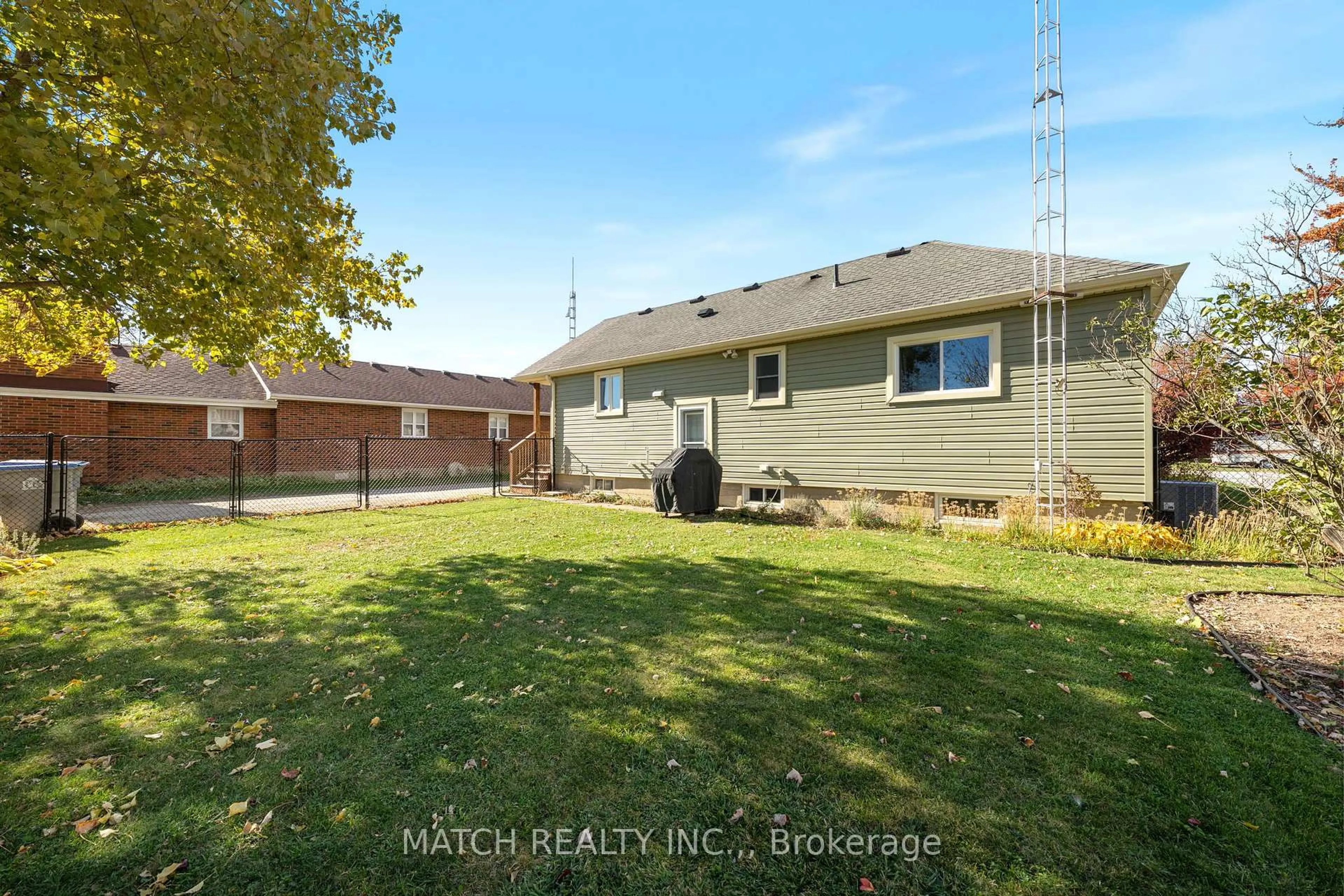 A pic from outside/outdoor area/front of a property/back of a property/a pic from drone, unknown for 1386 Oakdale Rd, Dawn-Euphemia Ontario N0P 1R0