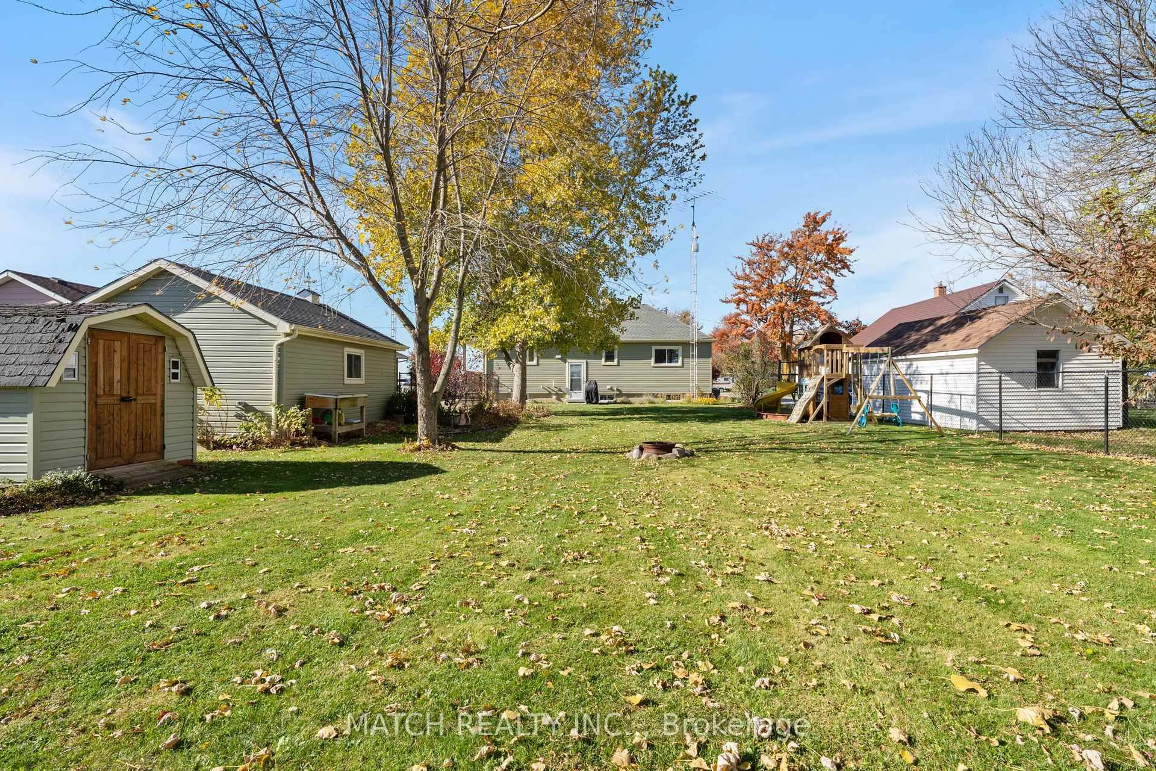 A pic from outside/outdoor area/front of a property/back of a property/a pic from drone, street for 1386 Oakdale Rd, Dawn-Euphemia Ontario N0P 1R0