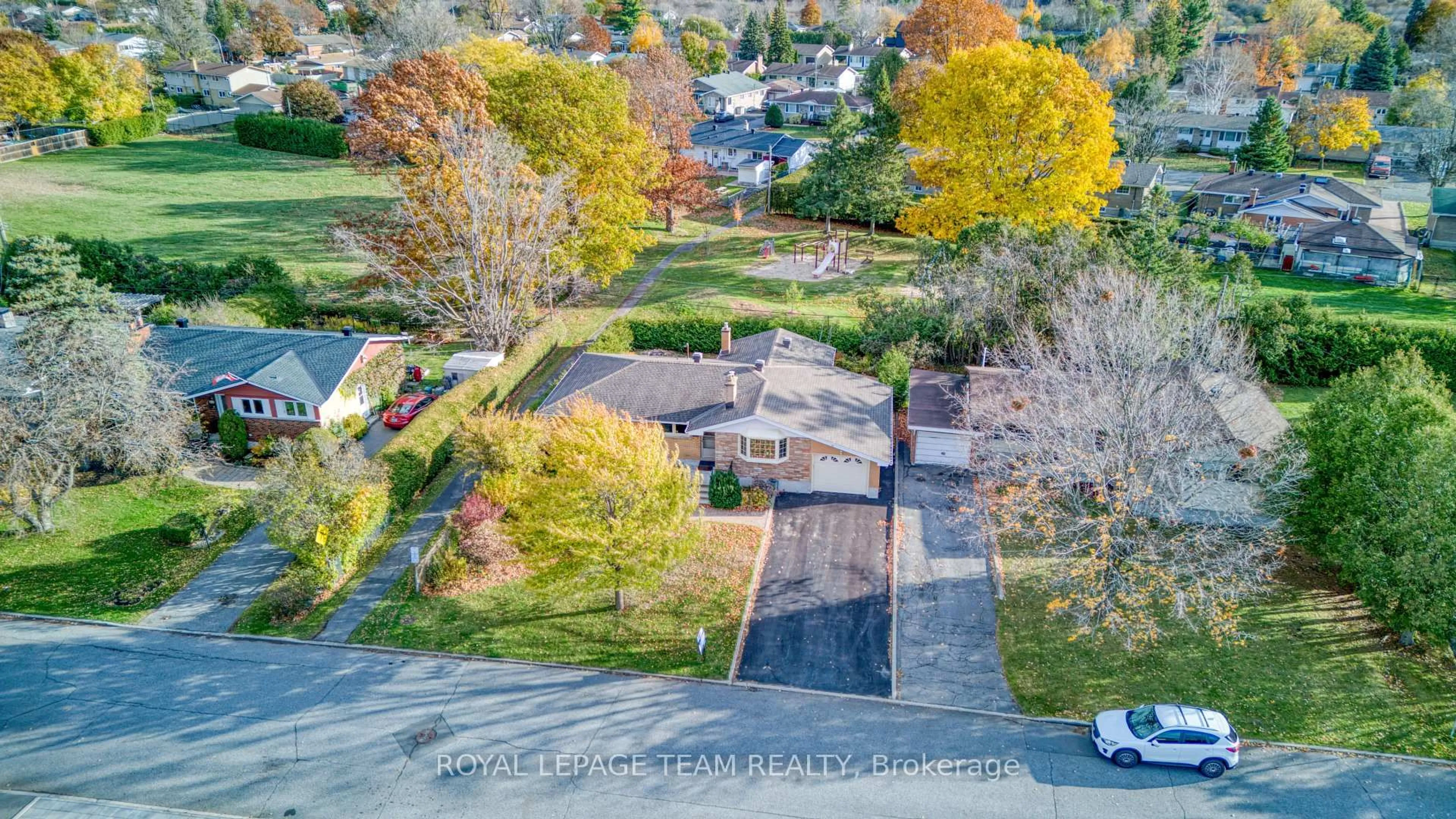 A pic from outside/outdoor area/front of a property/back of a property/a pic from drone, street for 12 Oakview Ave, Ottawa Ontario K2G 3A1