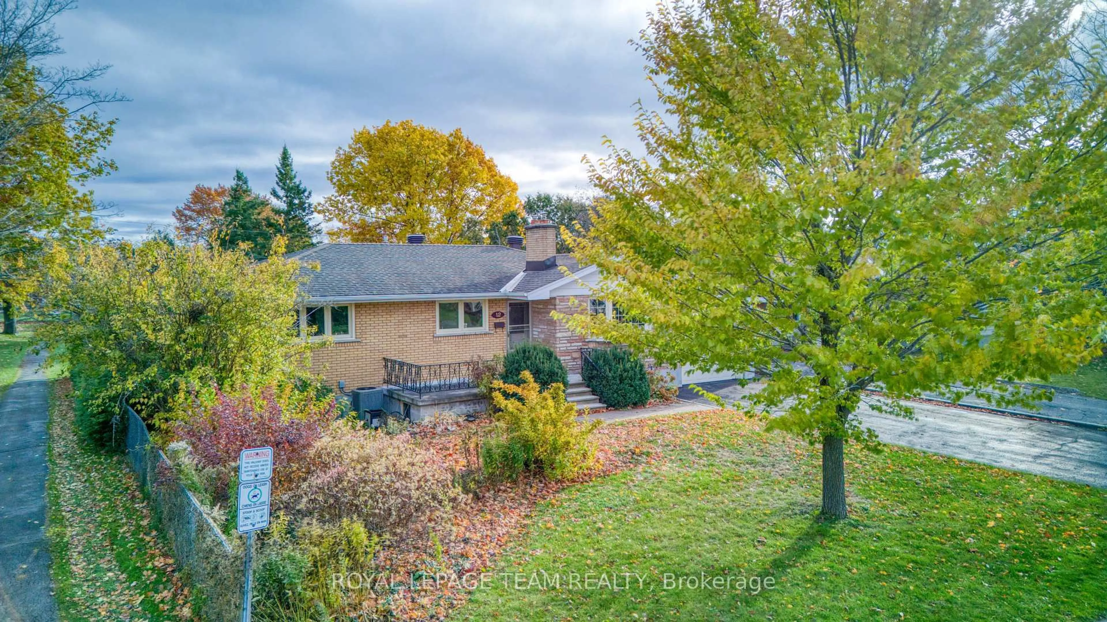 A pic from outside/outdoor area/front of a property/back of a property/a pic from drone, unknown for 12 Oakview Ave, Ottawa Ontario K2G 3A1