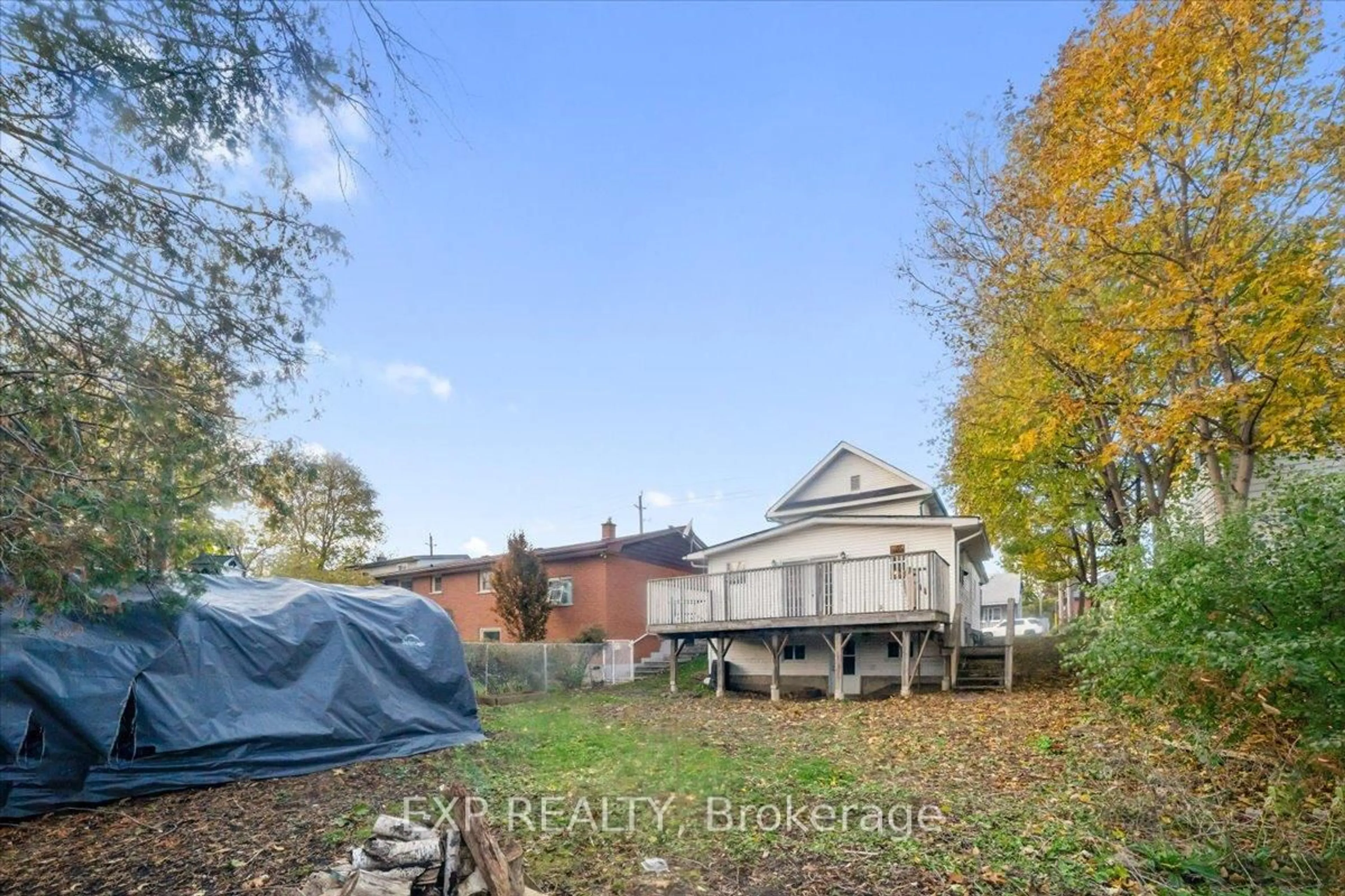 A pic from outside/outdoor area/front of a property/back of a property/a pic from drone, street for 611 Romaine St, Peterborough Ontario K9J 2E5