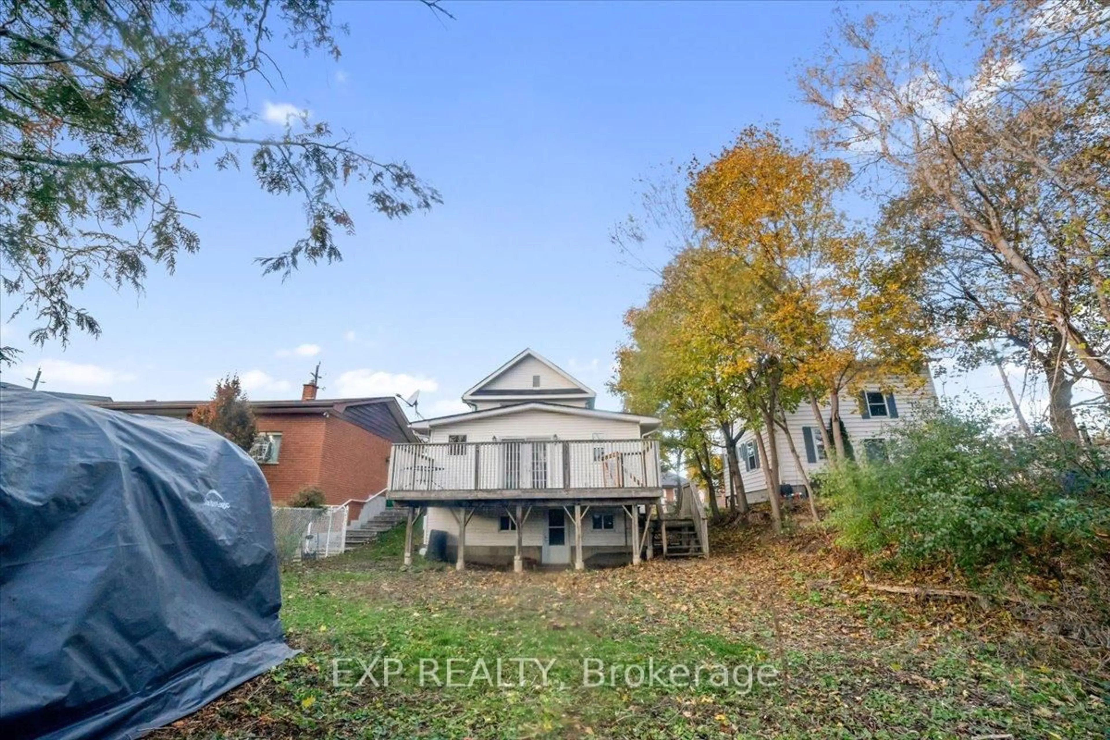 A pic from outside/outdoor area/front of a property/back of a property/a pic from drone, street for 611 Romaine St, Peterborough Ontario K9J 2E5