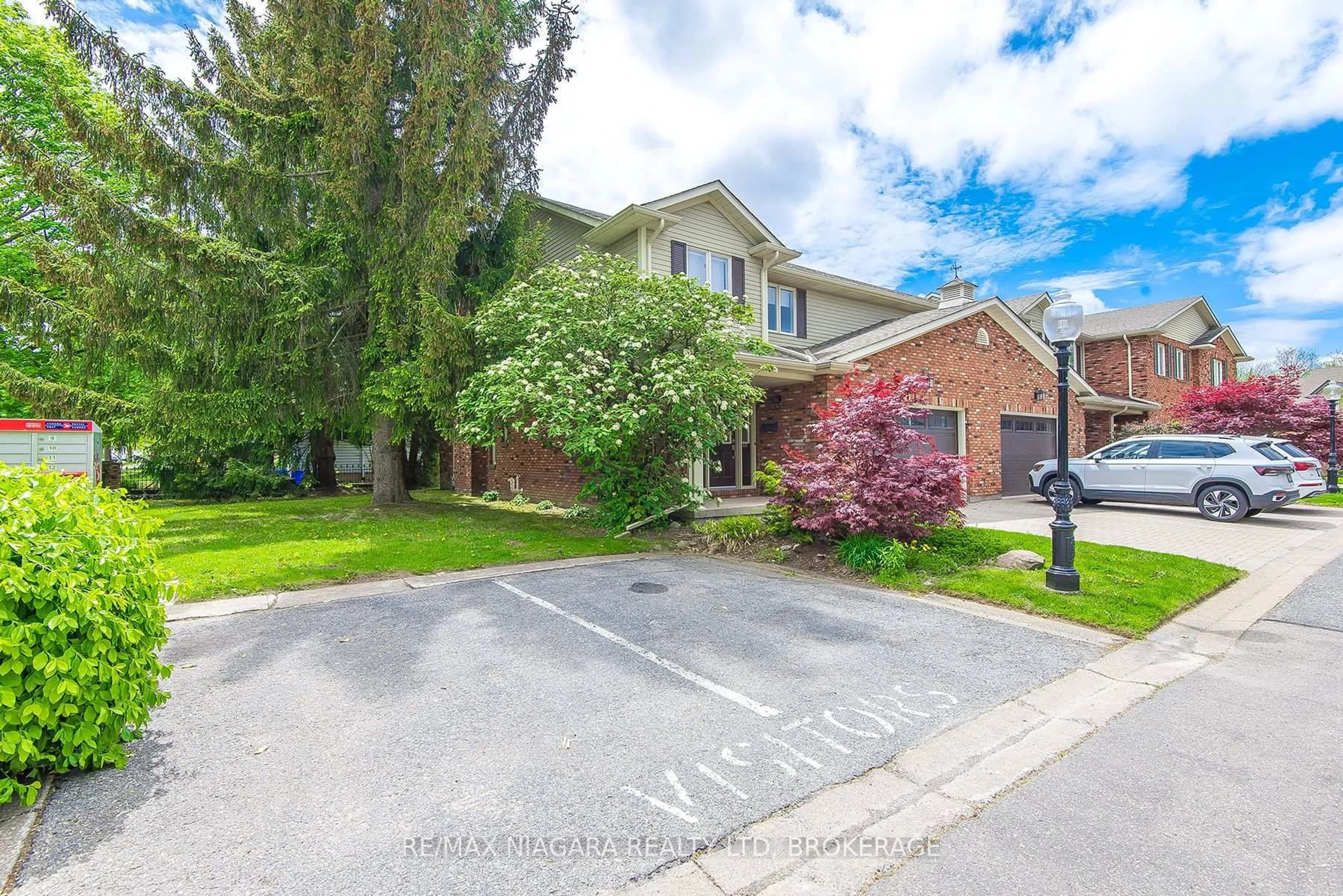 A pic from outside/outdoor area/front of a property/back of a property/a pic from drone, street for 1616 Pelham St #1, Pelham Ontario L0S 1E5