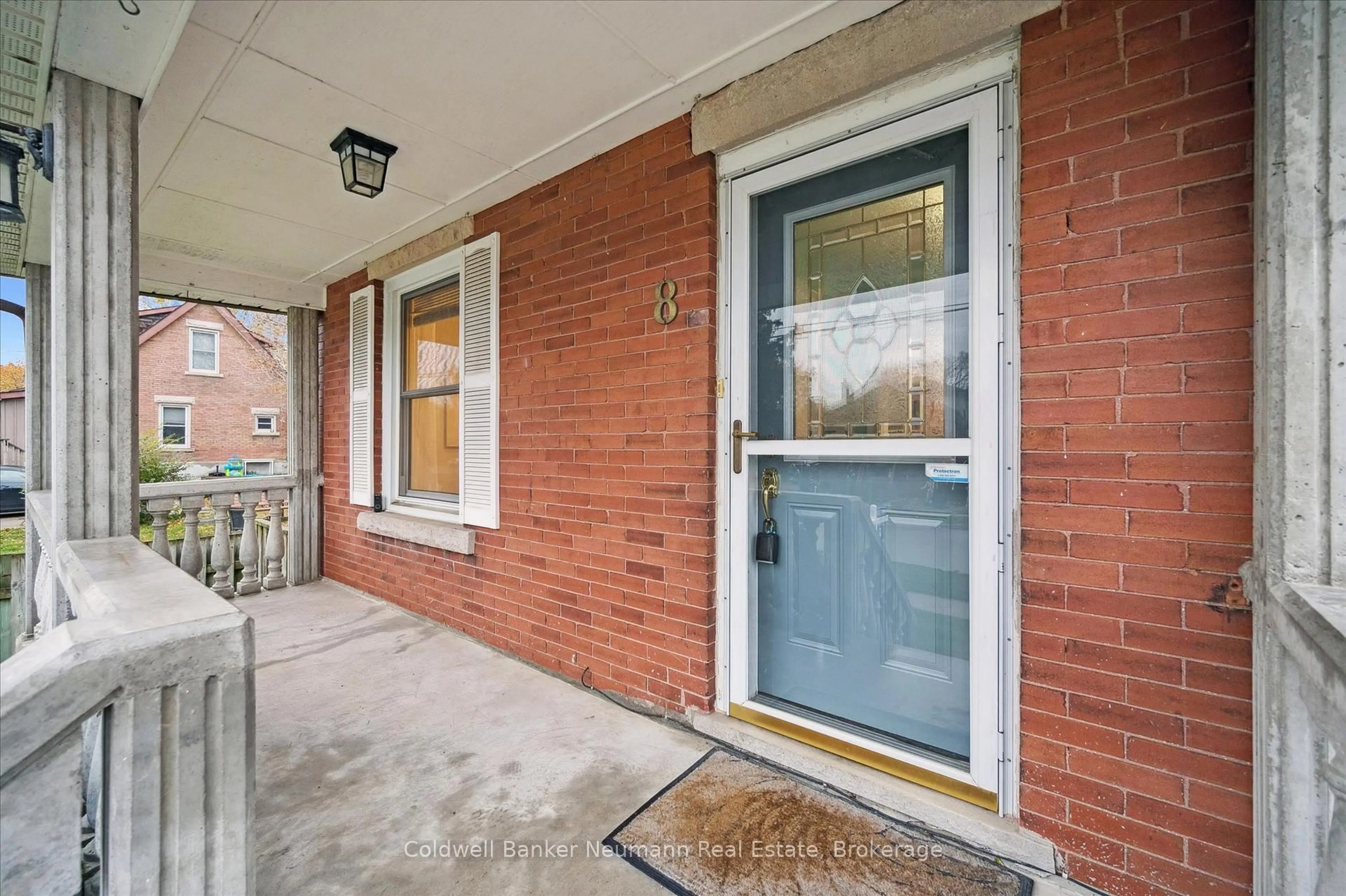 Unknown for 8 Drew St, Guelph Ontario N1H 1Z5