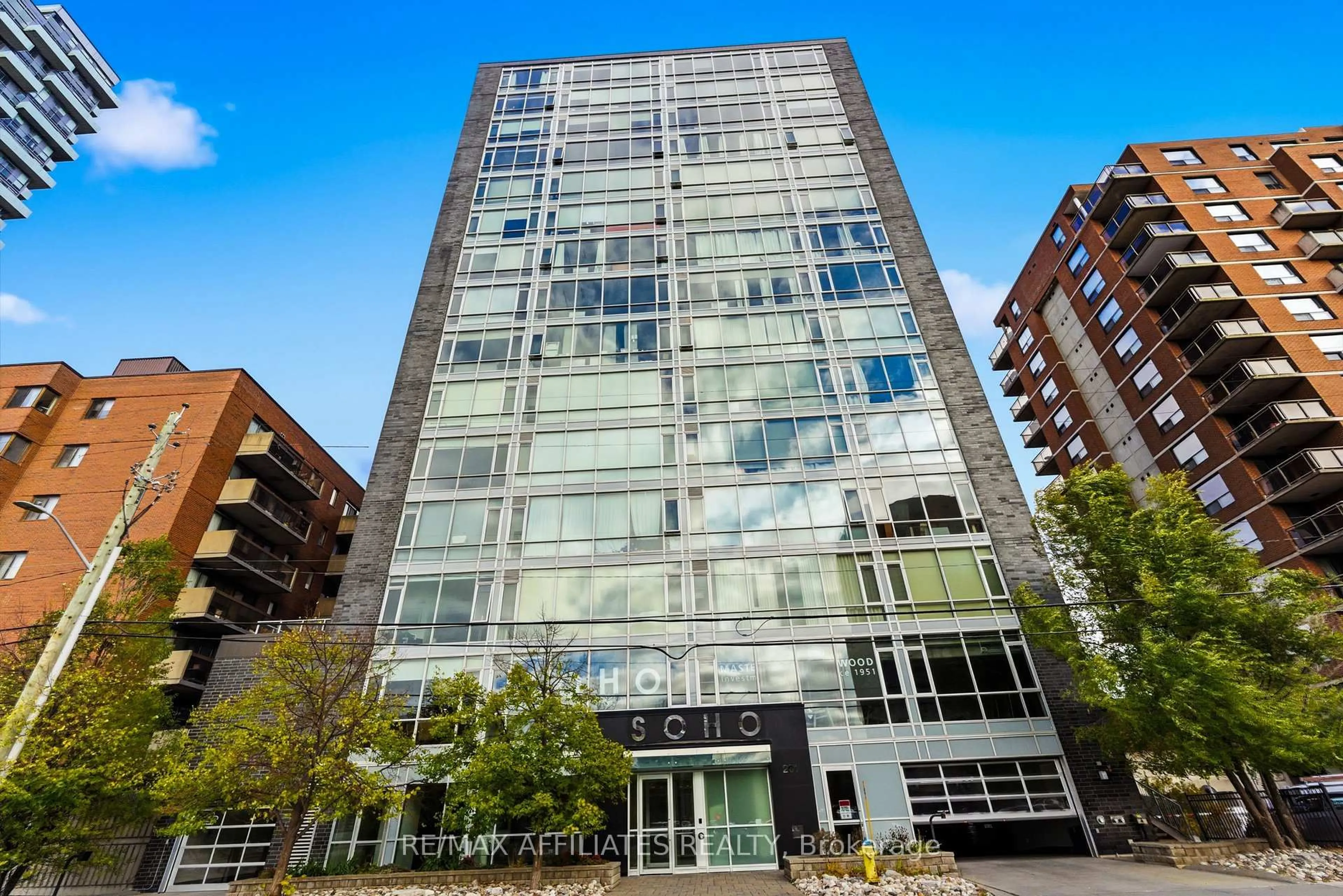 Indoor foyer for 201 Parkdale Ave #508, Ottawa Ontario K1Y 1E8