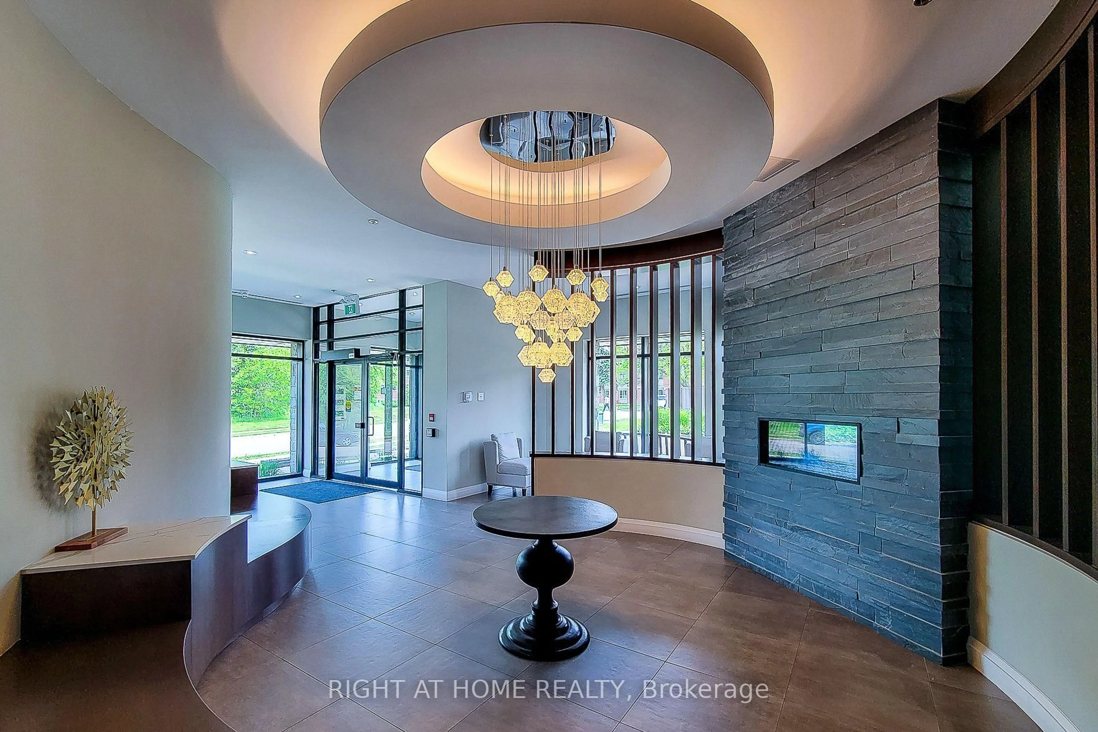 Indoor foyer for 1 Redfern Ave #217, Hamilton Ontario L9C 0E6