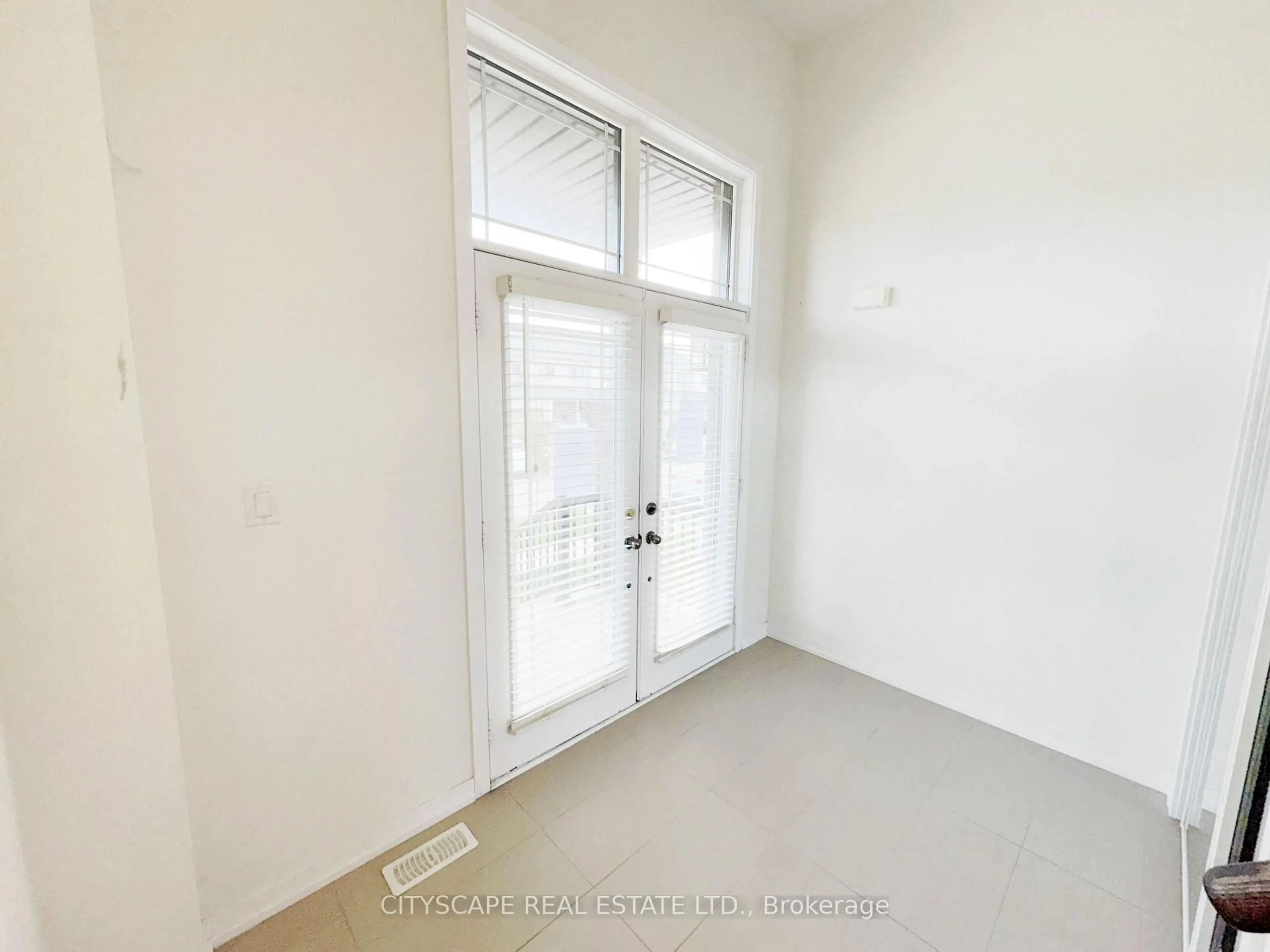 Indoor entryway for 16 Pagebrook Cres, Hamilton Ontario L8J 0K7