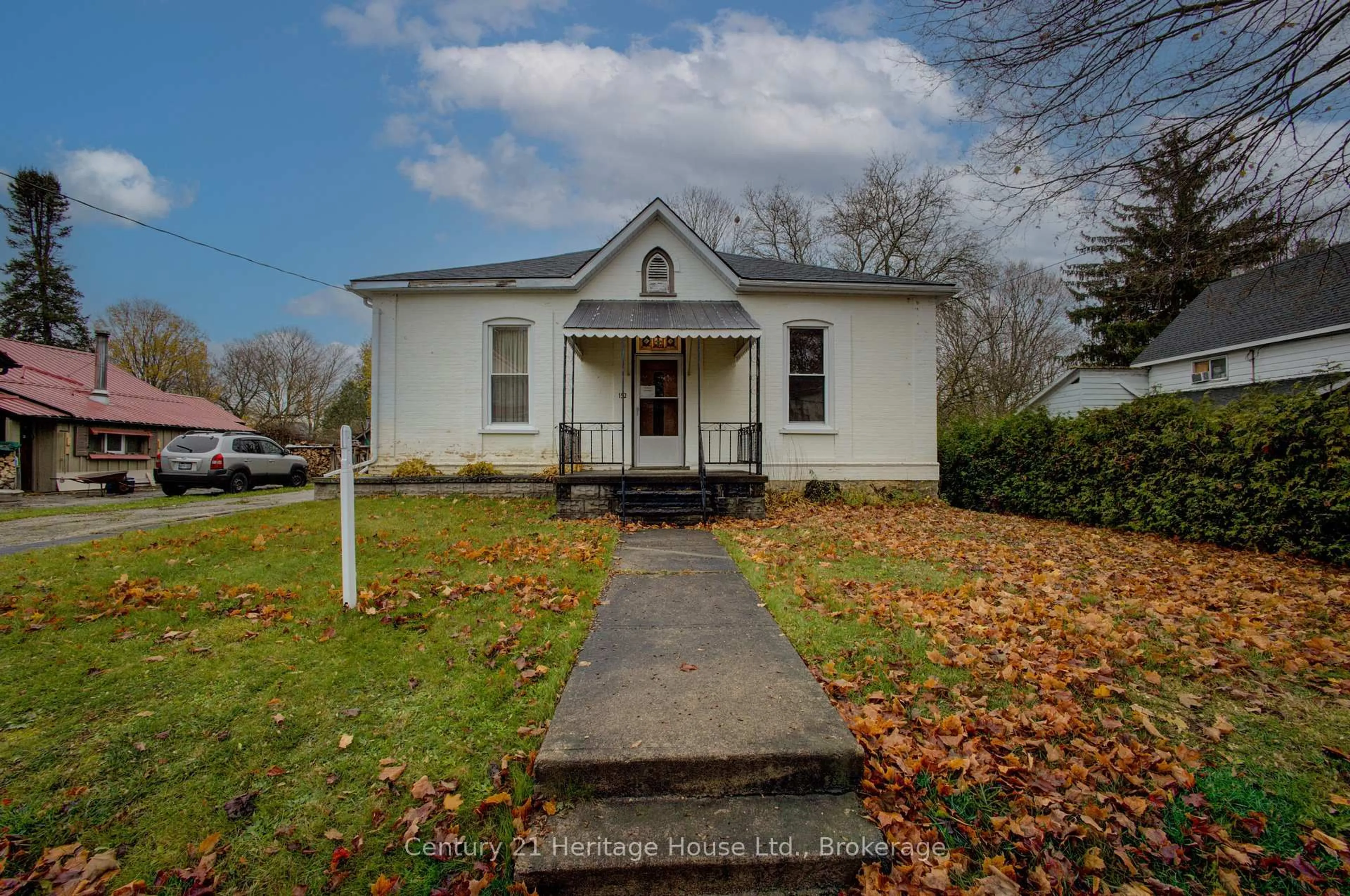 A pic from outside/outdoor area/front of a property/back of a property/a pic from drone, building for 152 Countess St, West Grey Ontario N0G 1R0