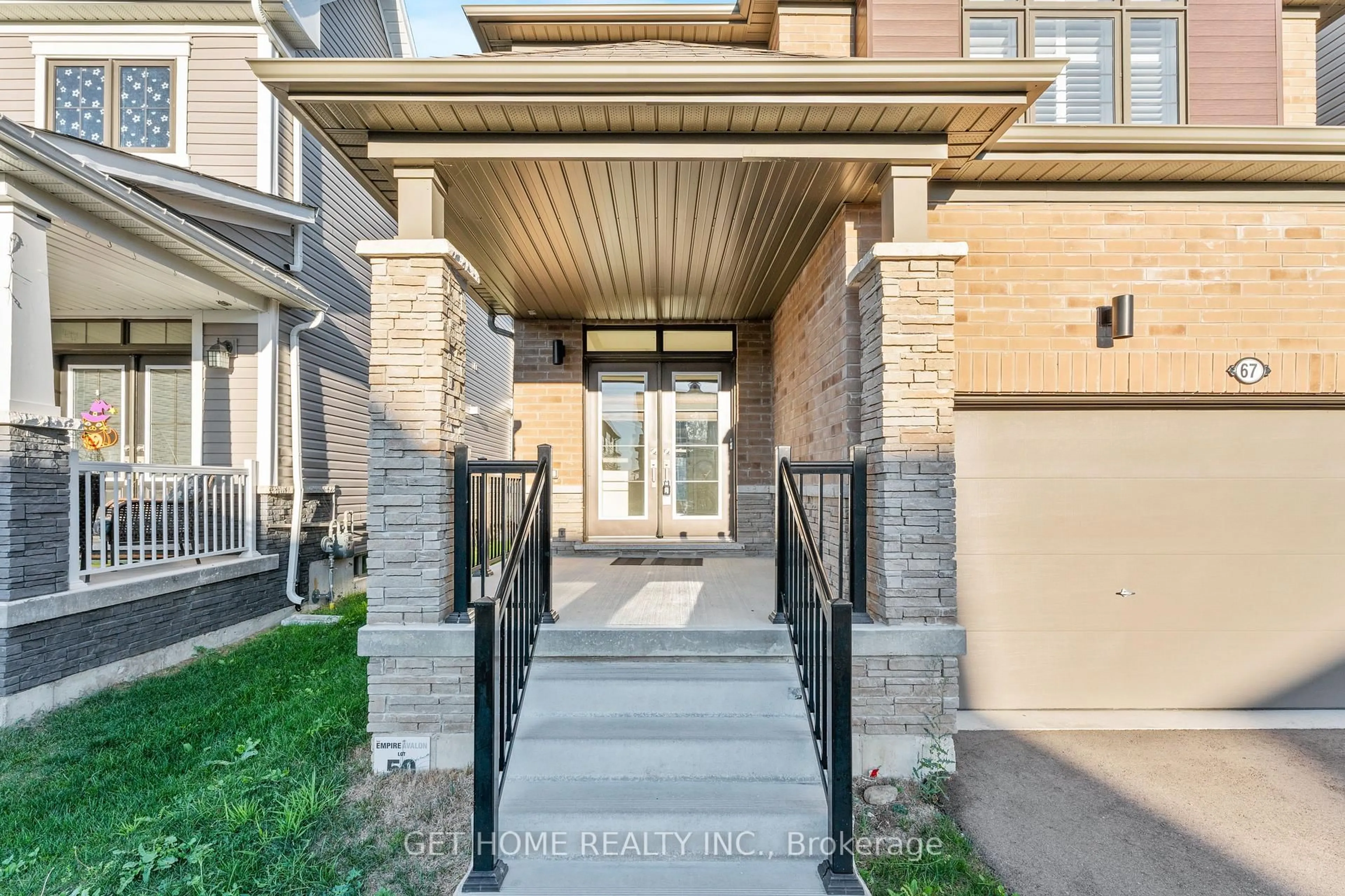 Indoor entryway for 67 Lillian Way, Haldimand Ontario N3W 2G9