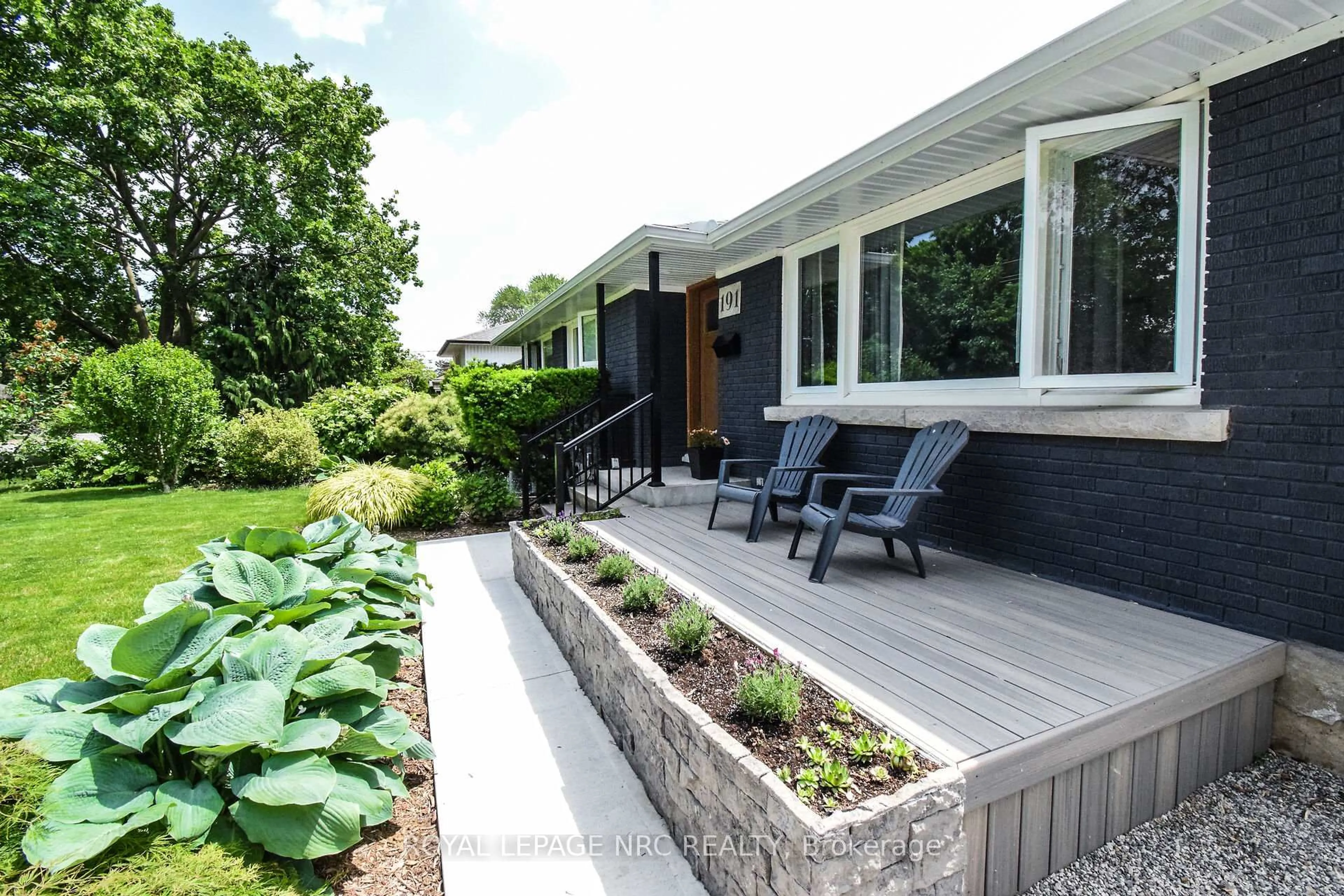 Patio, street for 191 Dalhousie Ave, St. Catharines Ontario L2N 4X8