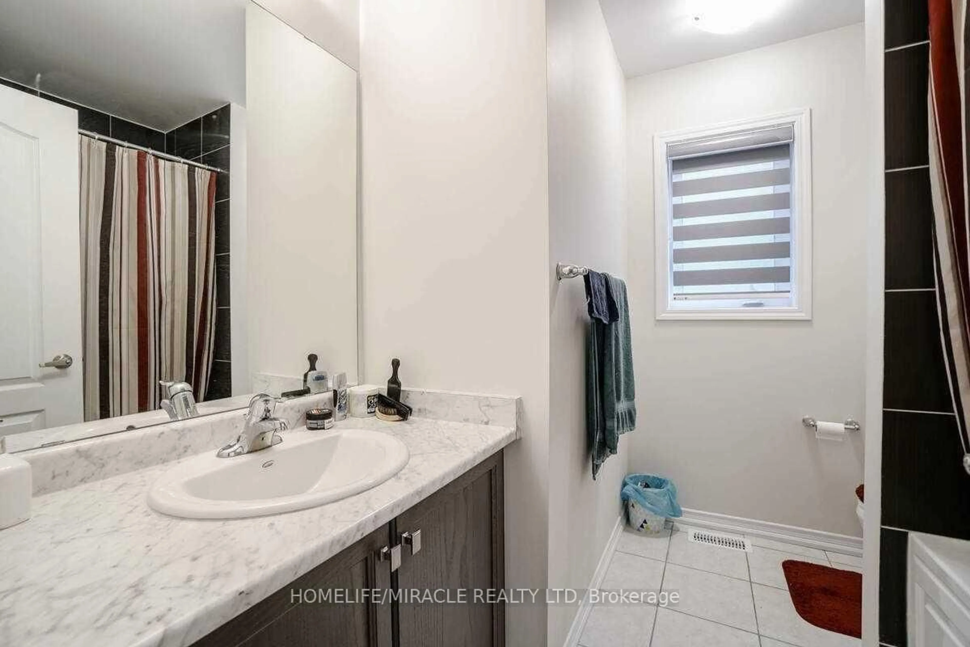 Standard bathroom, ceramic/tile floor for 7 Esther Cres, Thorold Ontario L3B 0E9