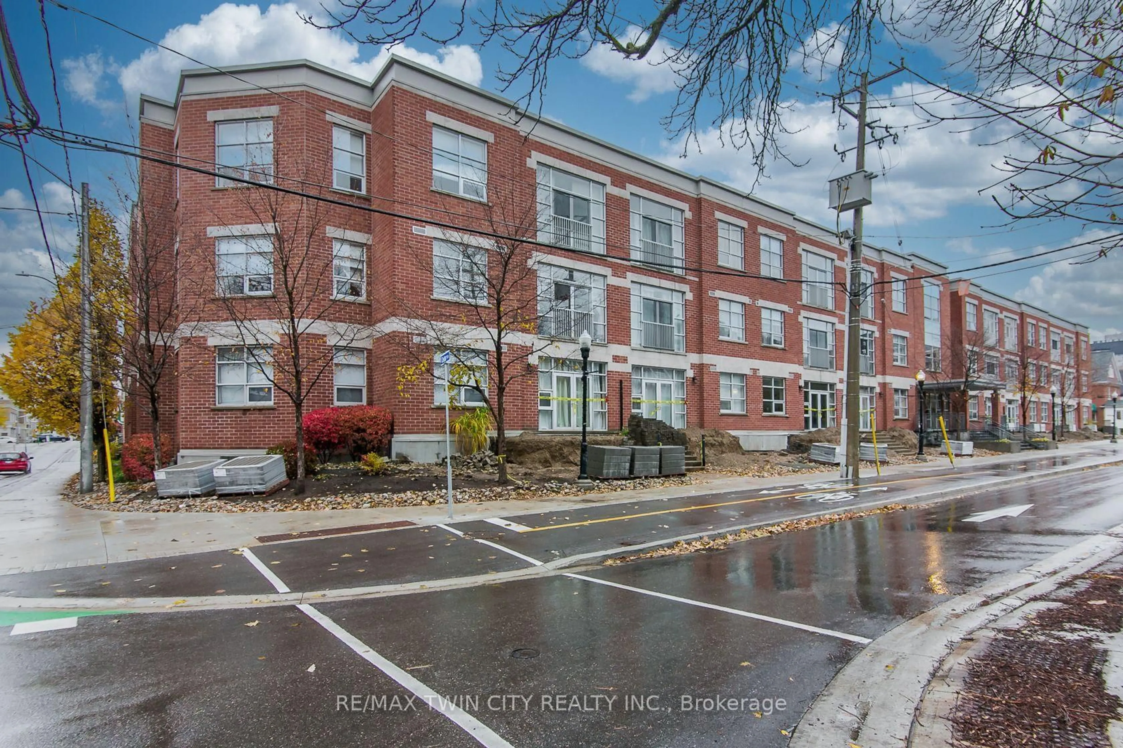 Unknown for 165 Duke St #211, Kitchener Ontario N2H 6T8