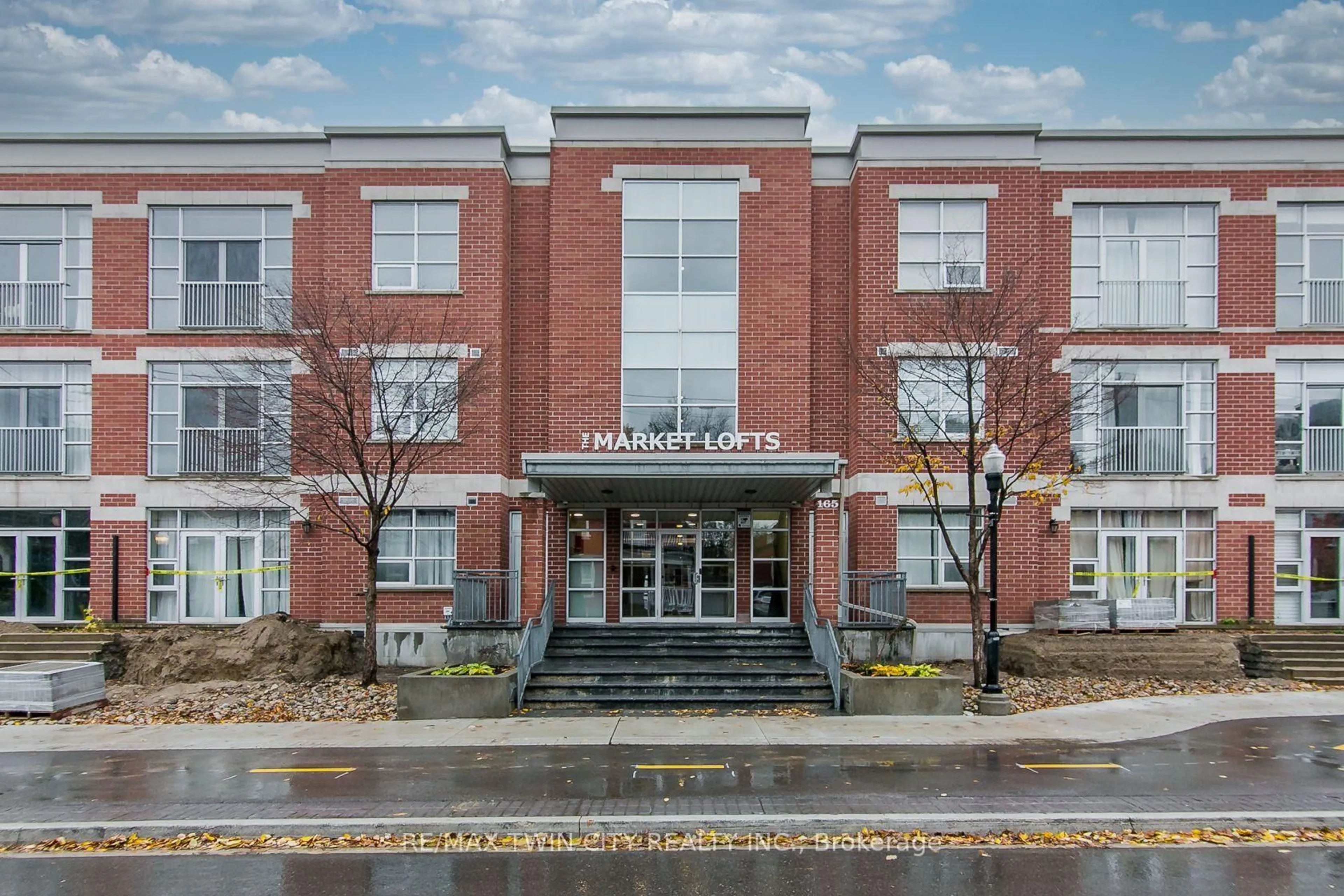 Unknown for 165 Duke St #211, Kitchener Ontario N2H 6T8