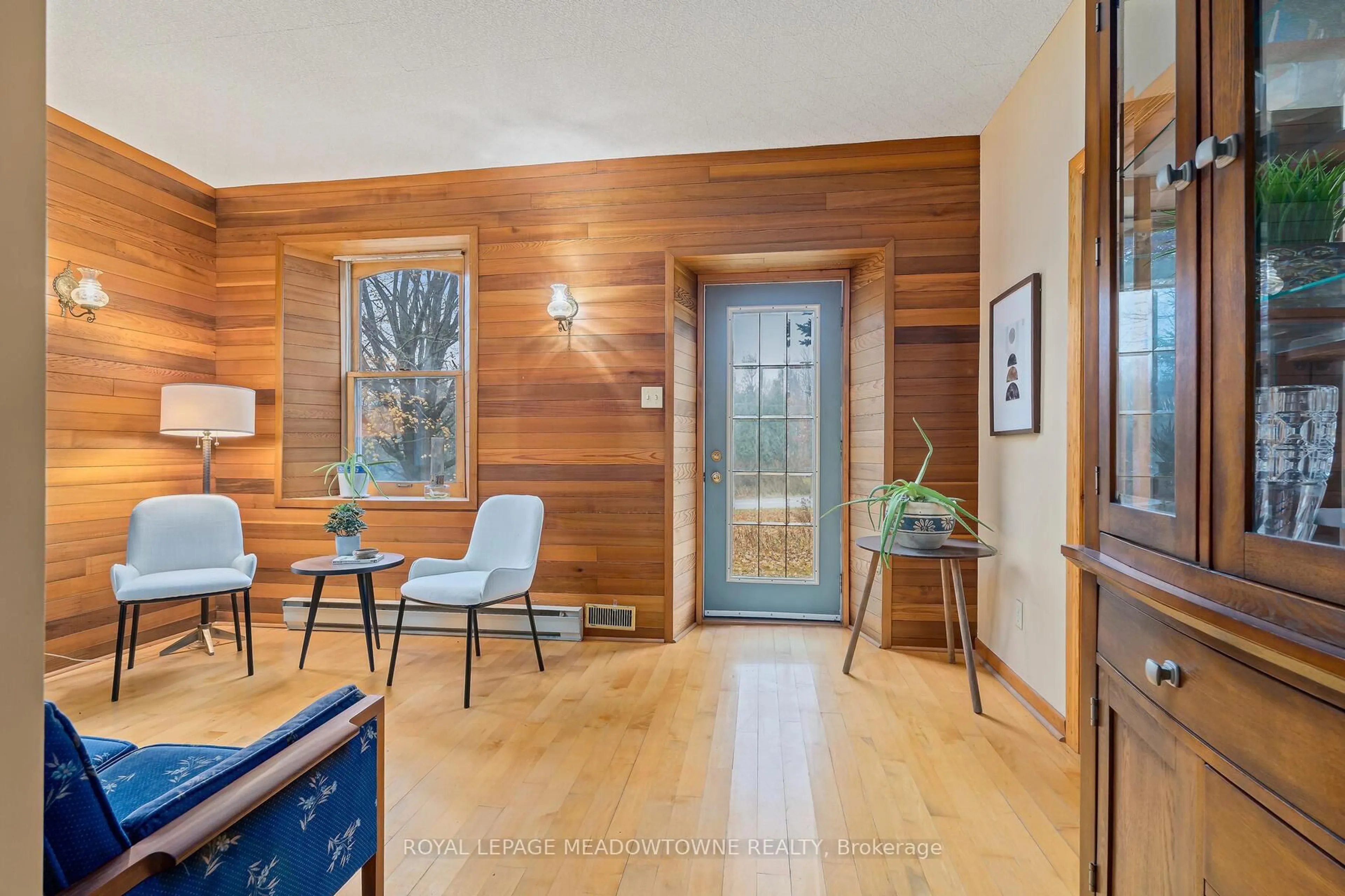 Indoor entryway for 9328 Wellington Rd 50 Rd, Erin Ontario N0B 1T0