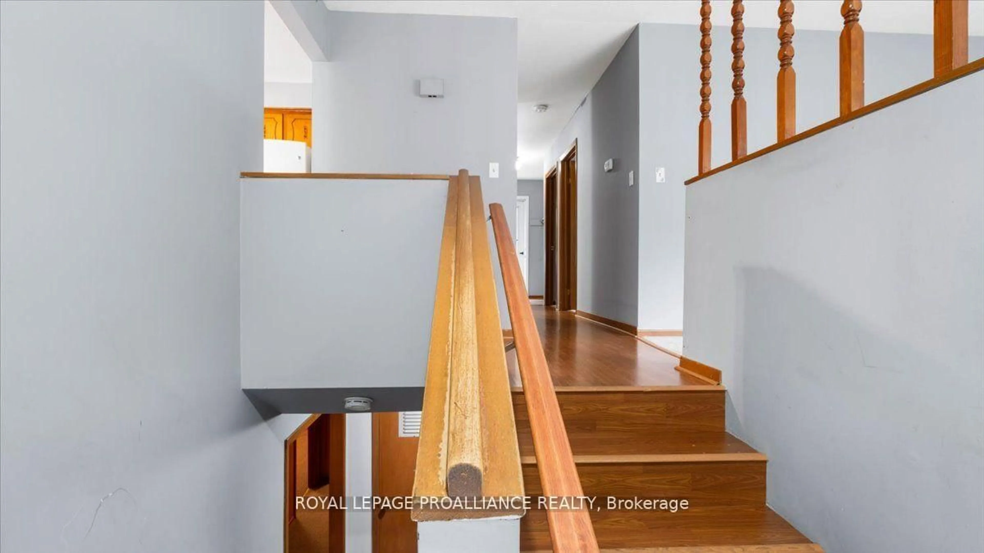 Indoor foyer for 14 Connolly Ave, Quinte West Ontario K8V 5T4