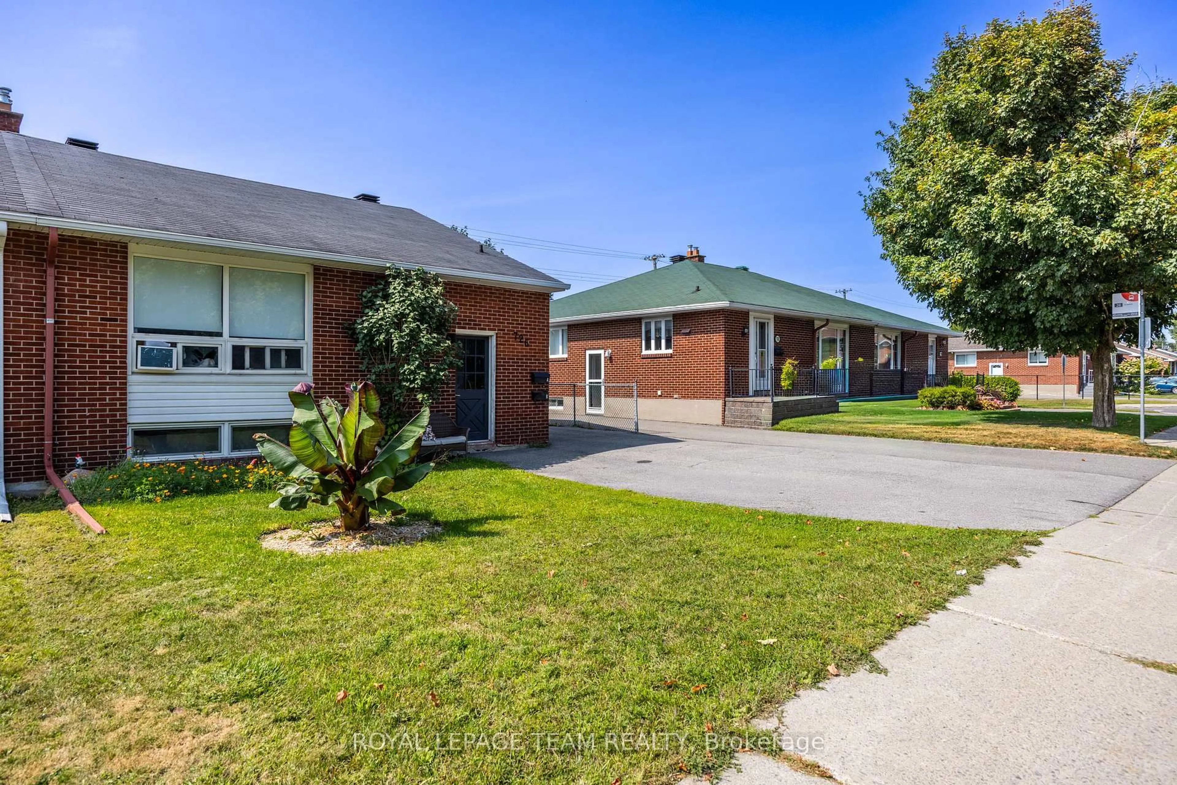 A pic from outside/outdoor area/front of a property/back of a property/a pic from drone, street for 726 Cummings Ave, Ottawa Ontario K1K 2L1