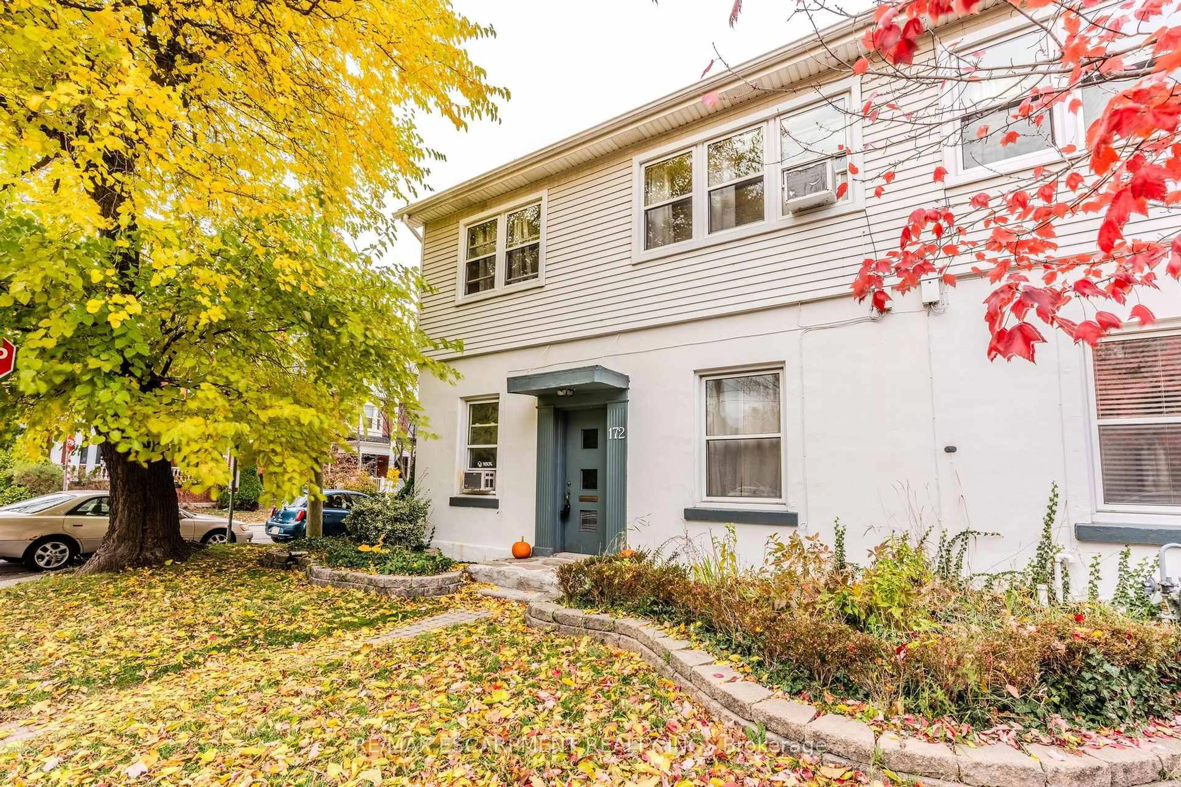 Home with brick exterior material, street for 172 Markland St, Hamilton Ontario L8P 2K5