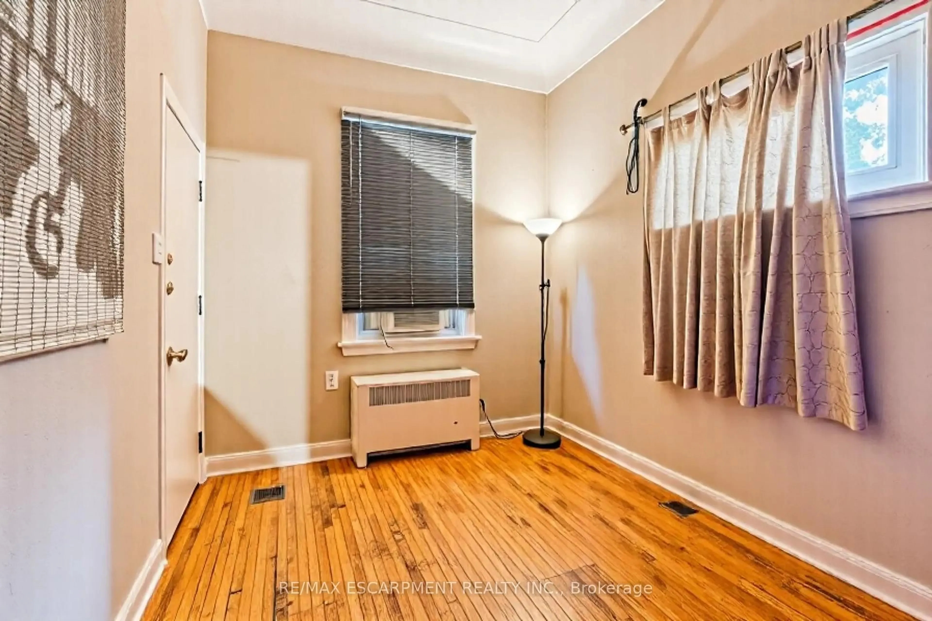A pic of a room for 172 Markland St, Hamilton Ontario L8P 2K5