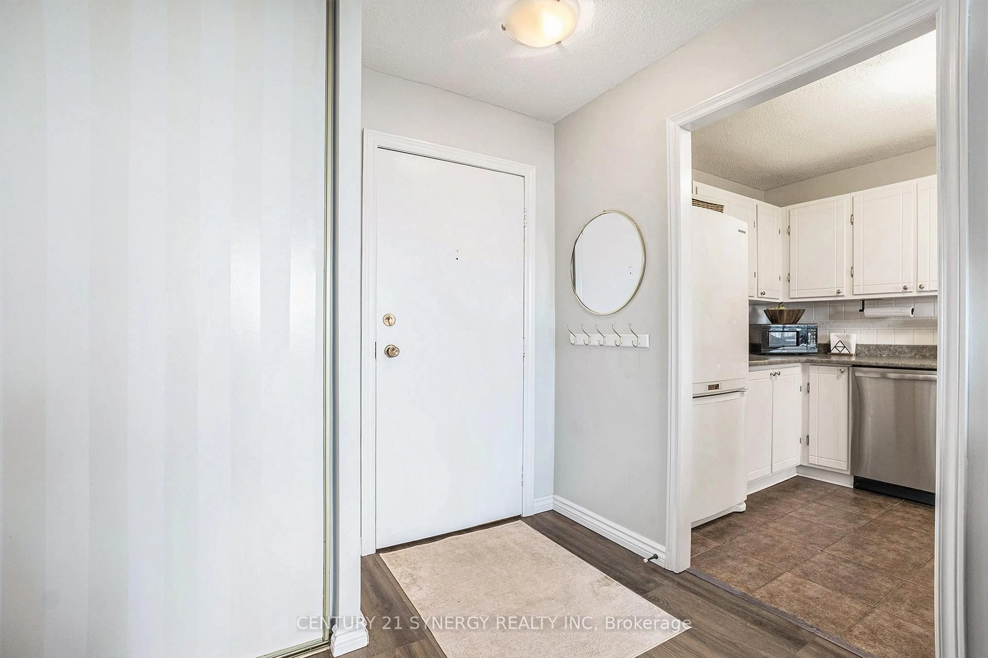 Indoor entryway for 665 Bathgate Dr #2113, Ottawa Ontario K1K 3Y4