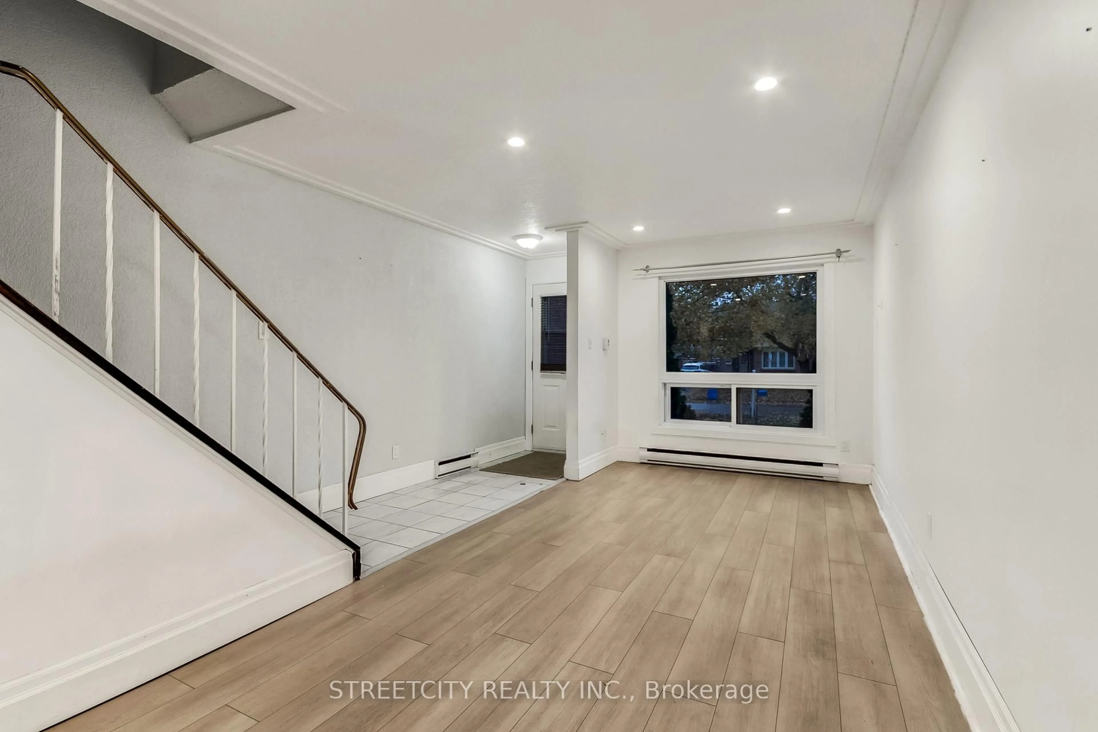 Unknown for 71 WELLESLEY Cres #D, London East Ontario N5V 1J6