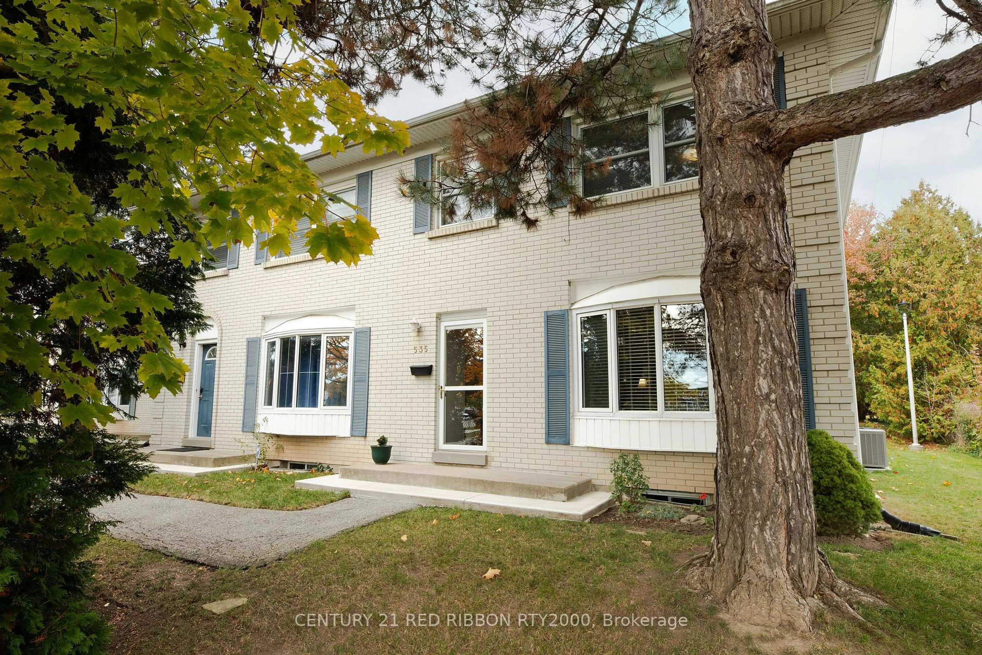 A pic from outside/outdoor area/front of a property/back of a property/a pic from drone, street for 535 Gainsborough Rd #535, London North Ontario N6G 2C5