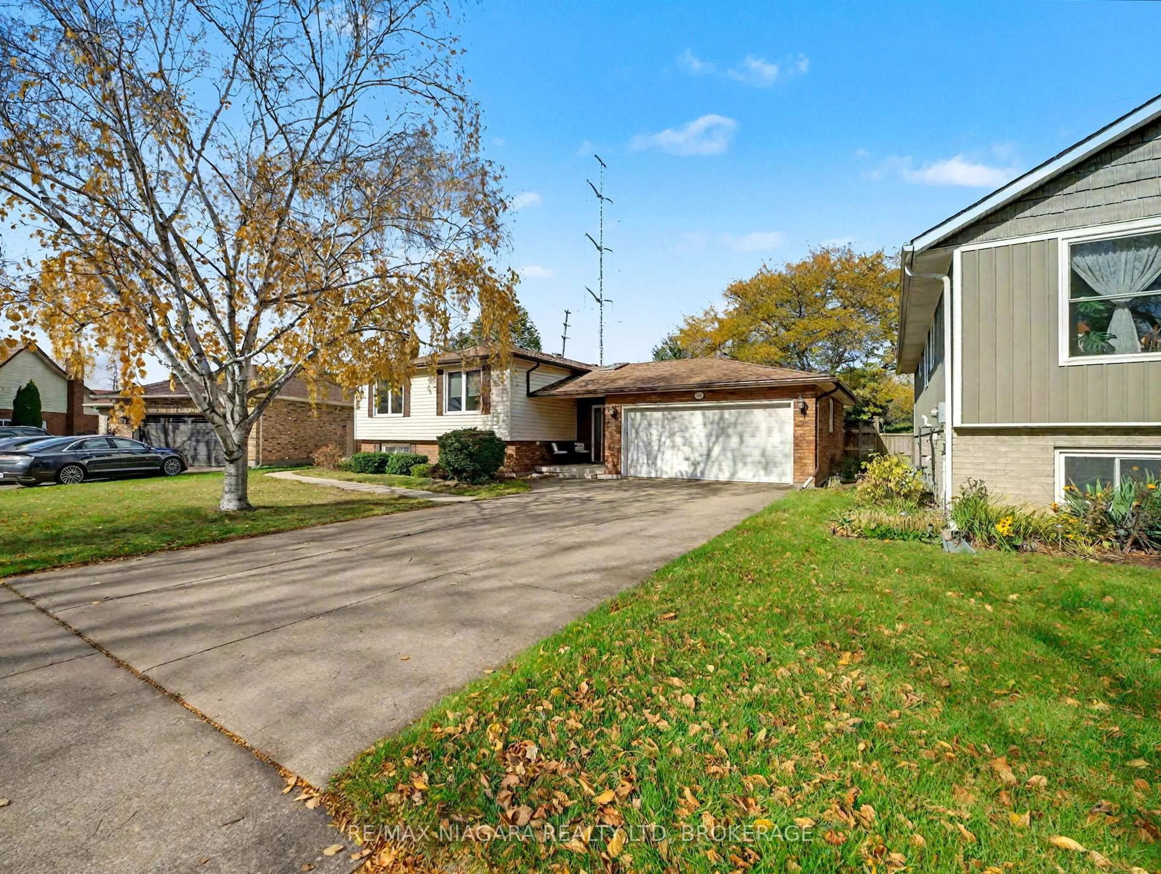 A pic from outside/outdoor area/front of a property/back of a property/a pic from drone, street for 6753 Buckingham Dr, Niagara Falls Ontario L2H 2S2