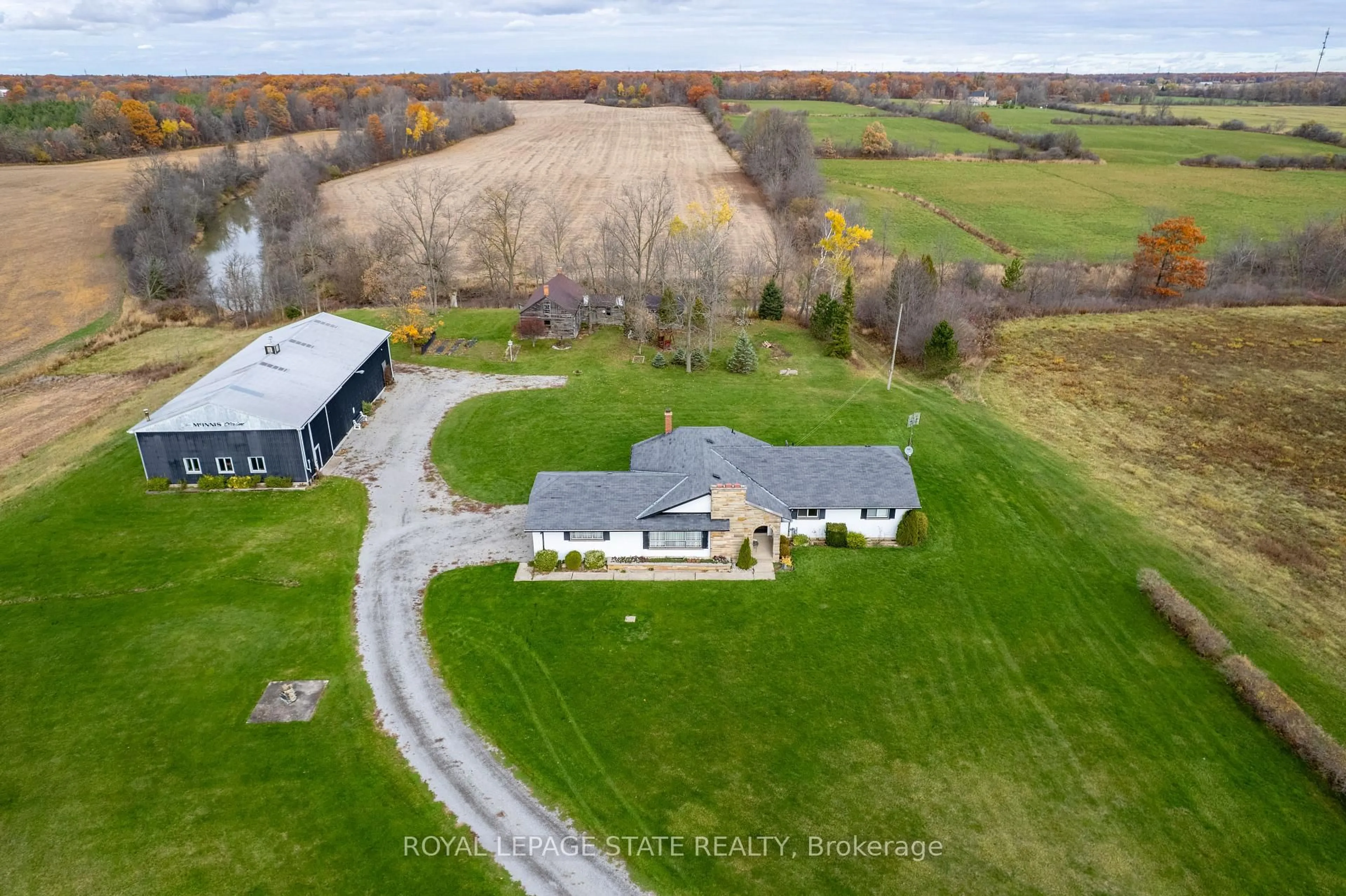 A pic from outside/outdoor area/front of a property/back of a property/a pic from drone, unknown for 9729 York Rd, West Lincoln Ontario L0R 1E0
