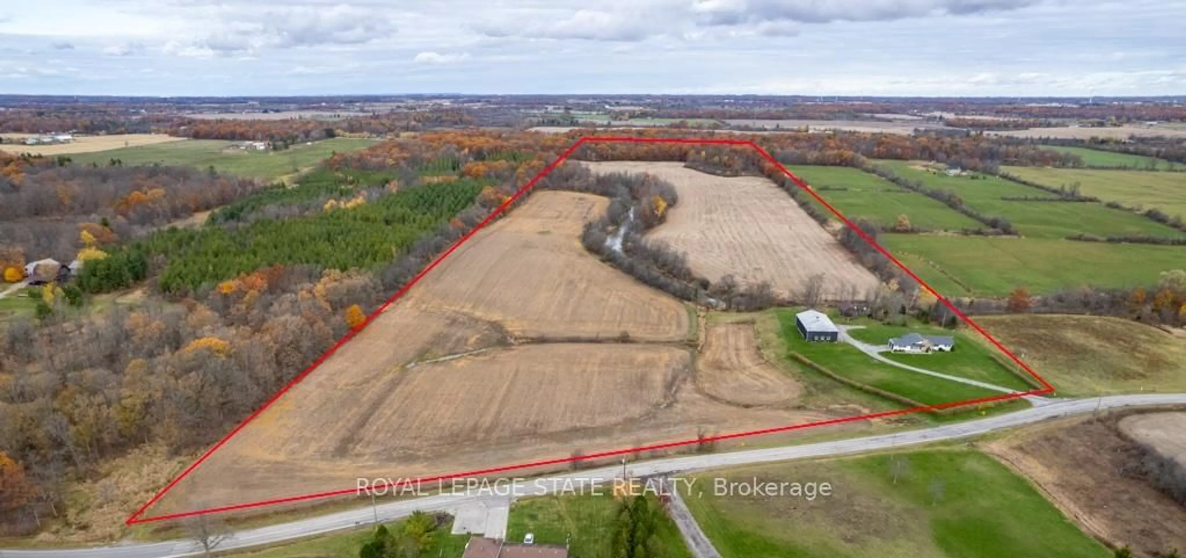 A pic from outside/outdoor area/front of a property/back of a property/a pic from drone, building for 9729 York Rd, West Lincoln Ontario L0R 1E0