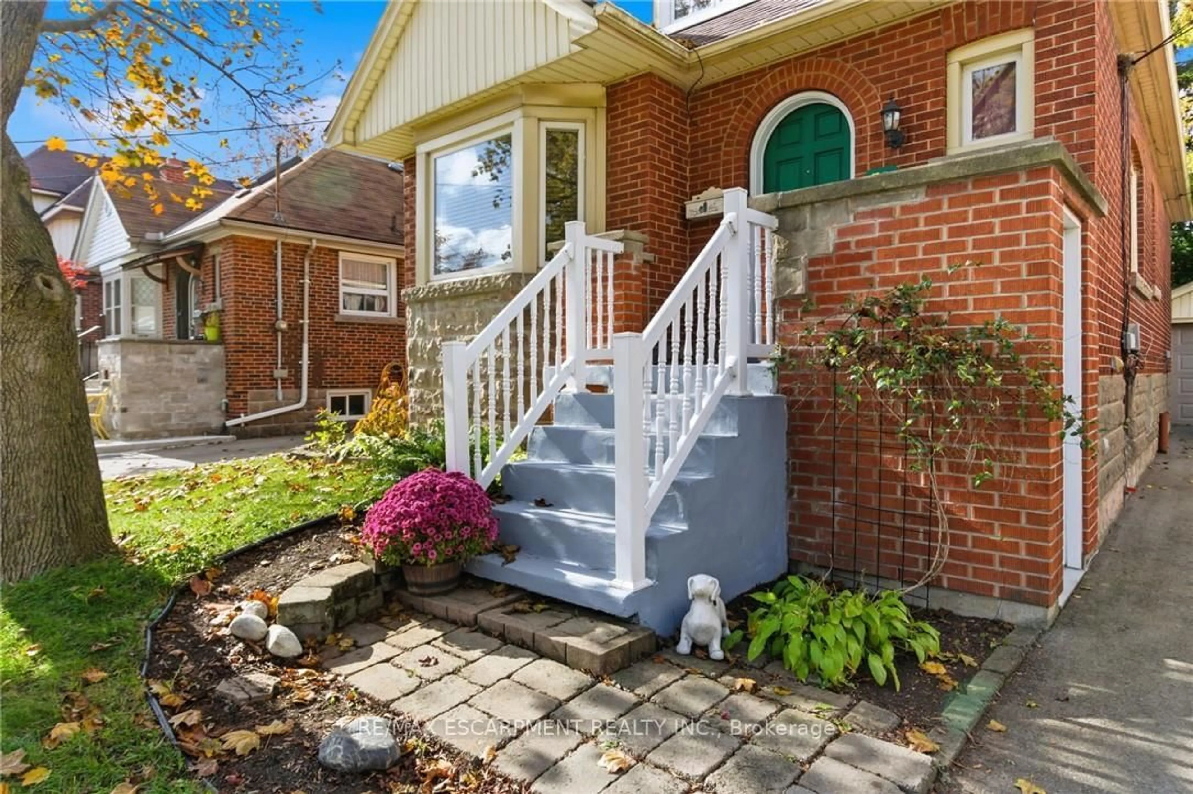 Home with brick exterior material, street for 76 East 15th St, Hamilton Ontario L9A 4E9