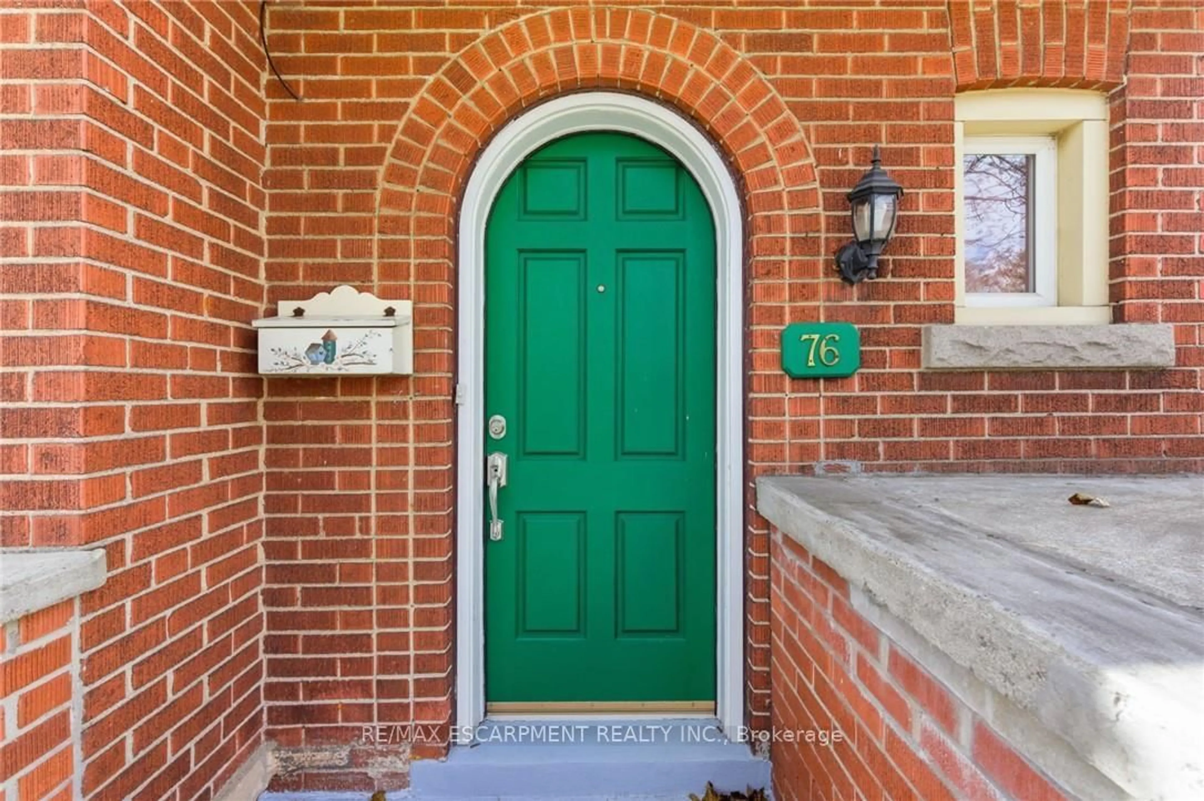 Unknown for 76 East 15th St, Hamilton Ontario L9A 4E9