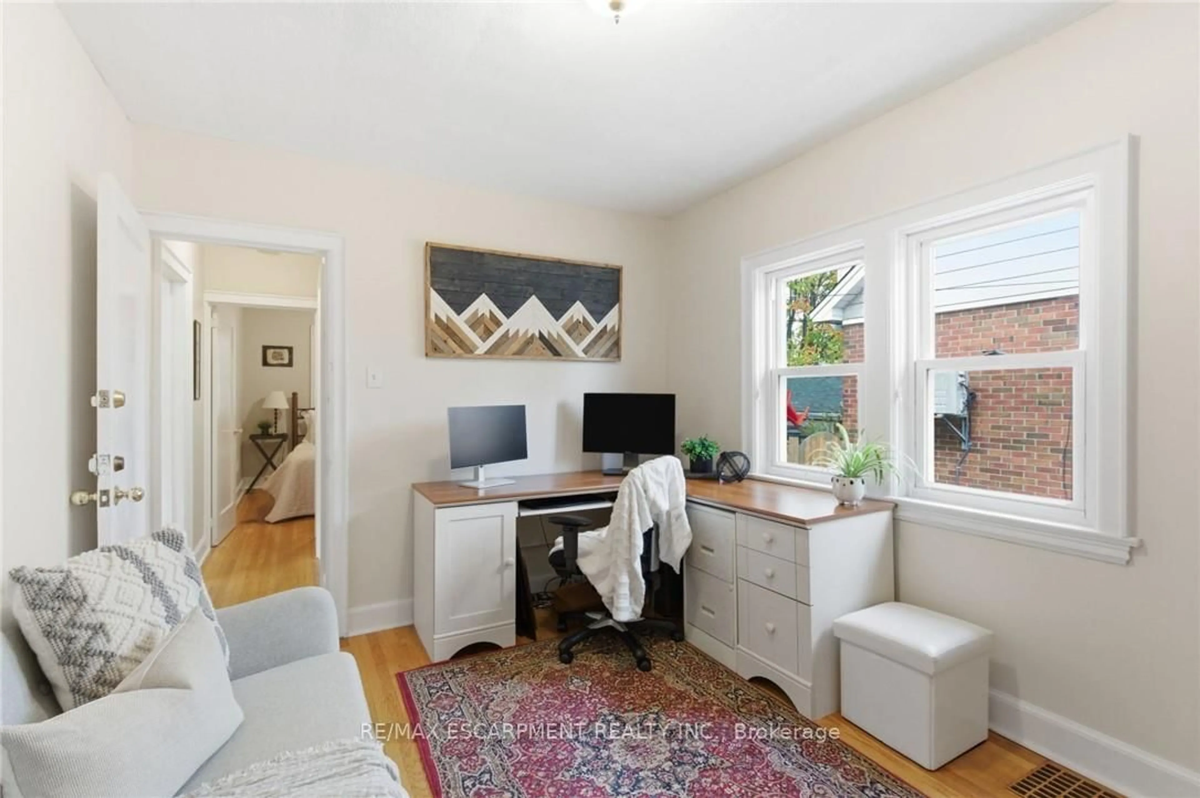 A pic of a room for 76 East 15th St, Hamilton Ontario L9A 4E9