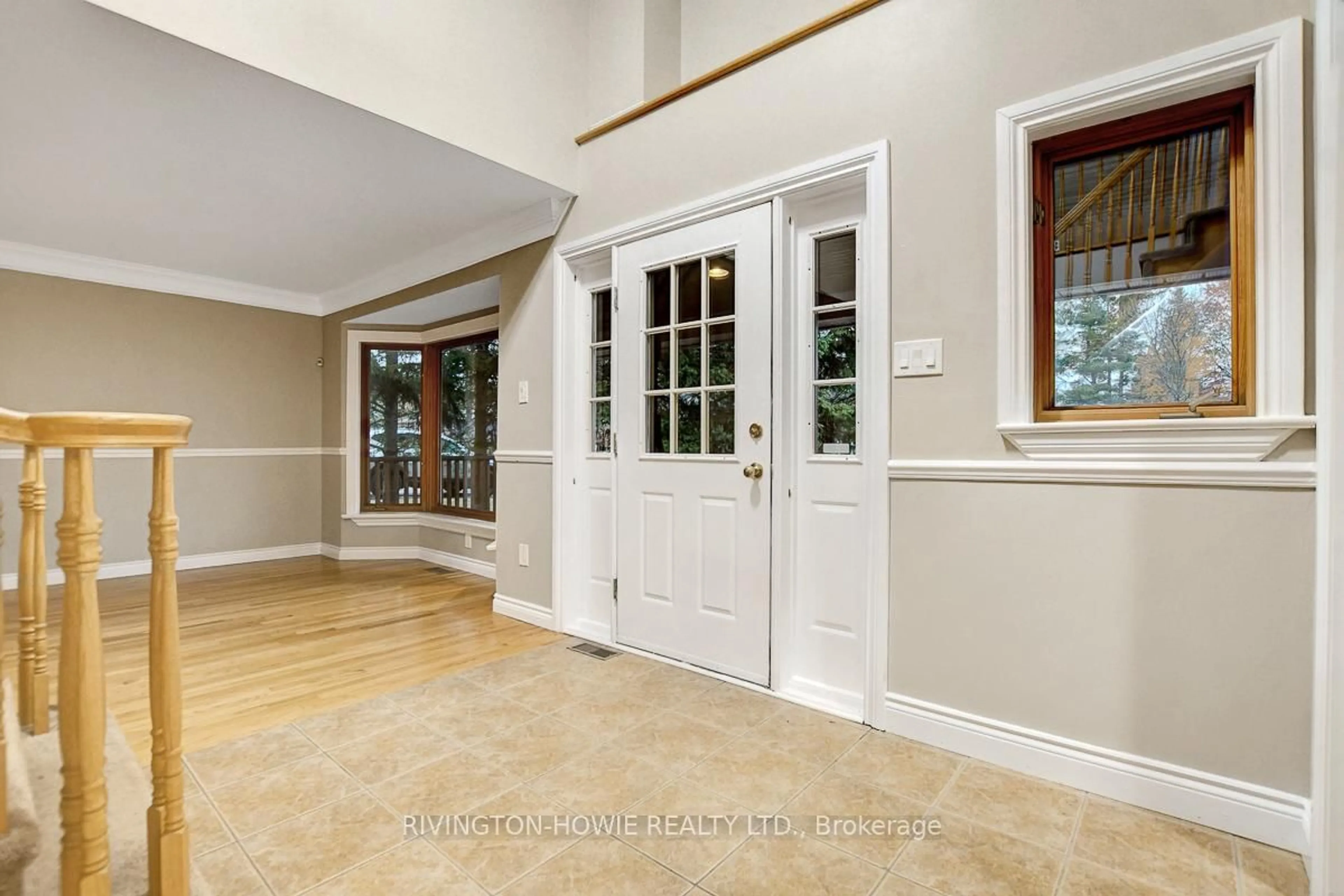 Indoor entryway for 4 Conductor Ave, Ottawa Ontario K2S 0S3