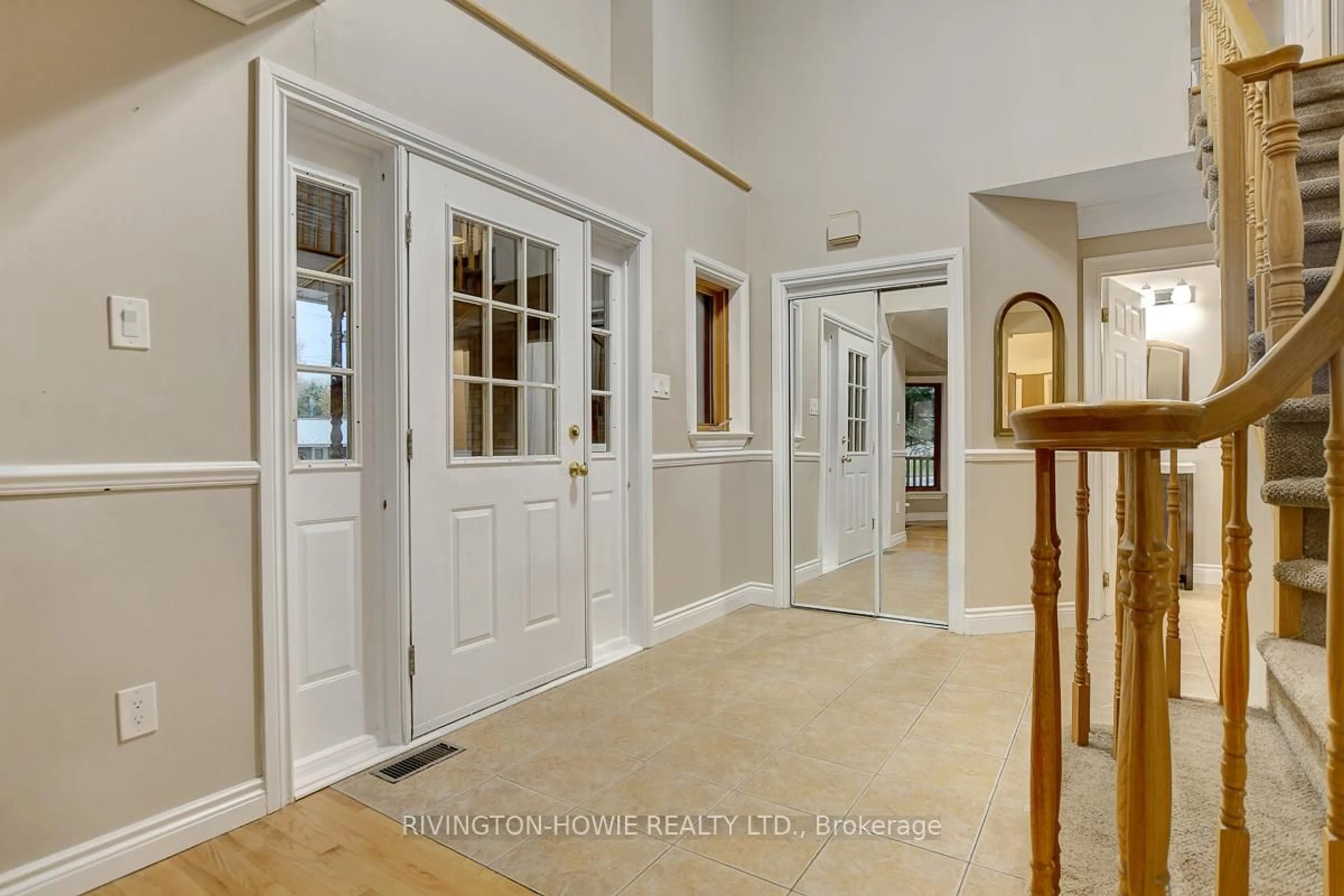 Indoor entryway for 4 Conductor Ave, Ottawa Ontario K2S 0S3