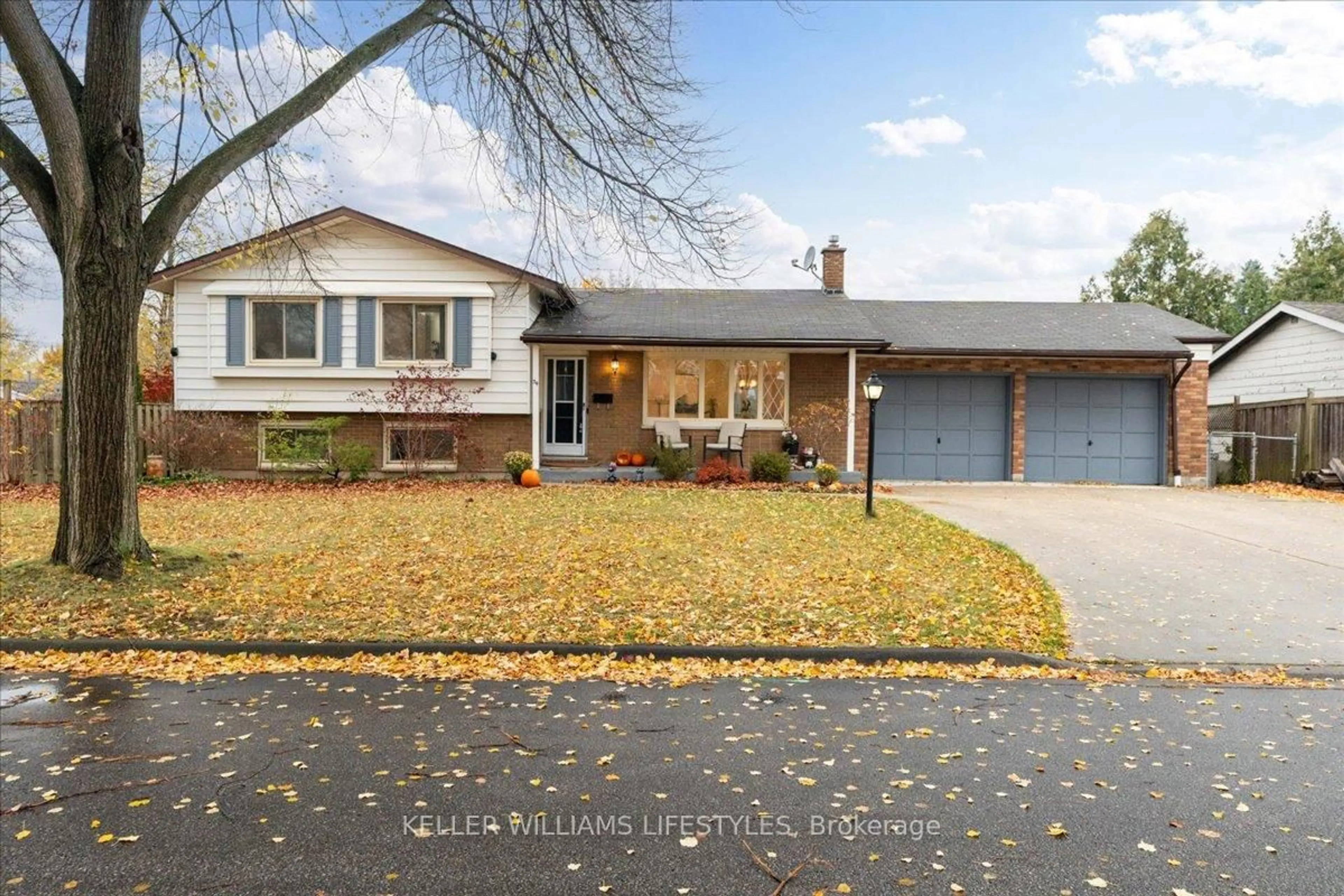 Home with vinyl exterior material, street for 34 Stanhope Cres, London South Ontario N6C 3B2