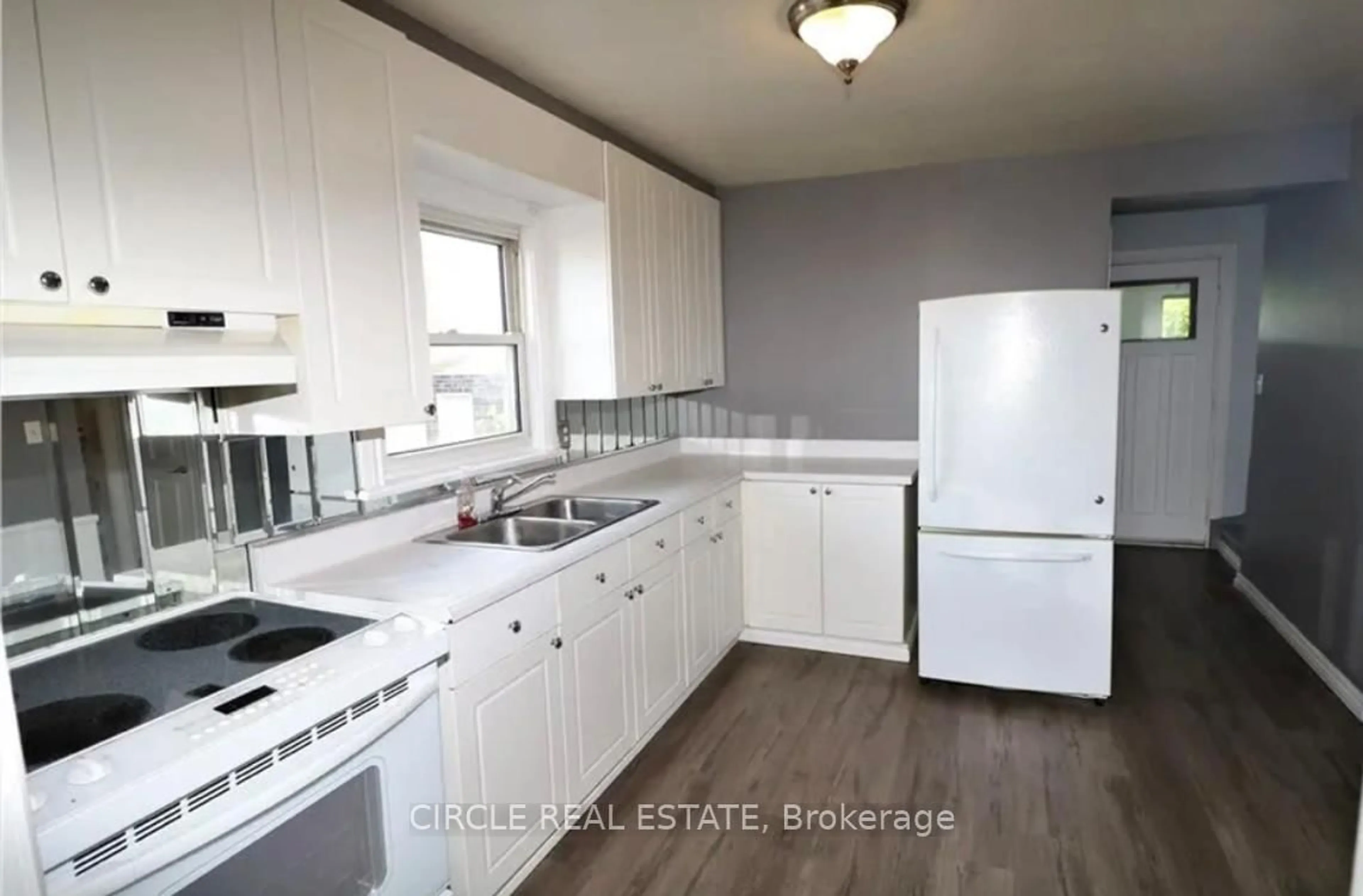 Standard kitchen, wood/laminate floor for 6755 McLeod Rd, Niagara Falls Ontario L2G 3G7