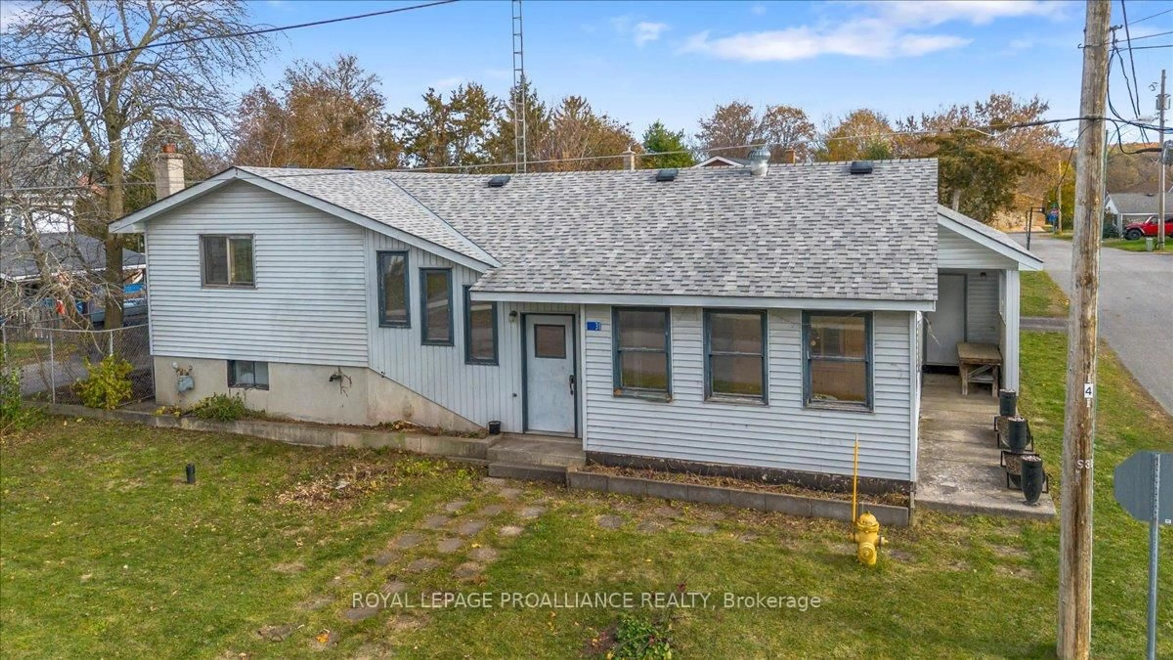 A pic from outside/outdoor area/front of a property/back of a property/a pic from drone, unknown for 31 S Wellington St, Hastings Ontario K0K 2C0