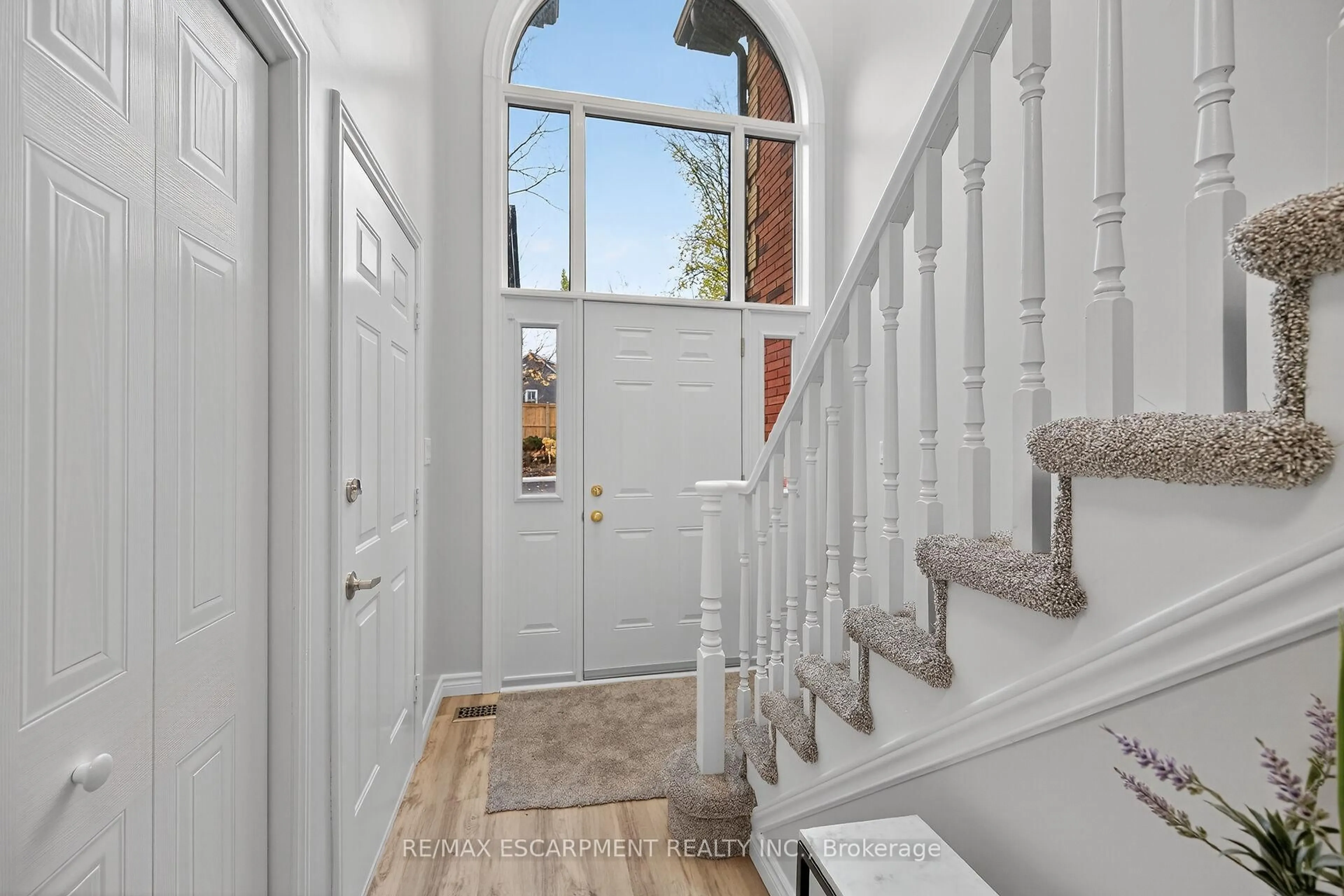 Indoor entryway for 54 Argyle St #11, Haldimand Ontario N3W 1H9