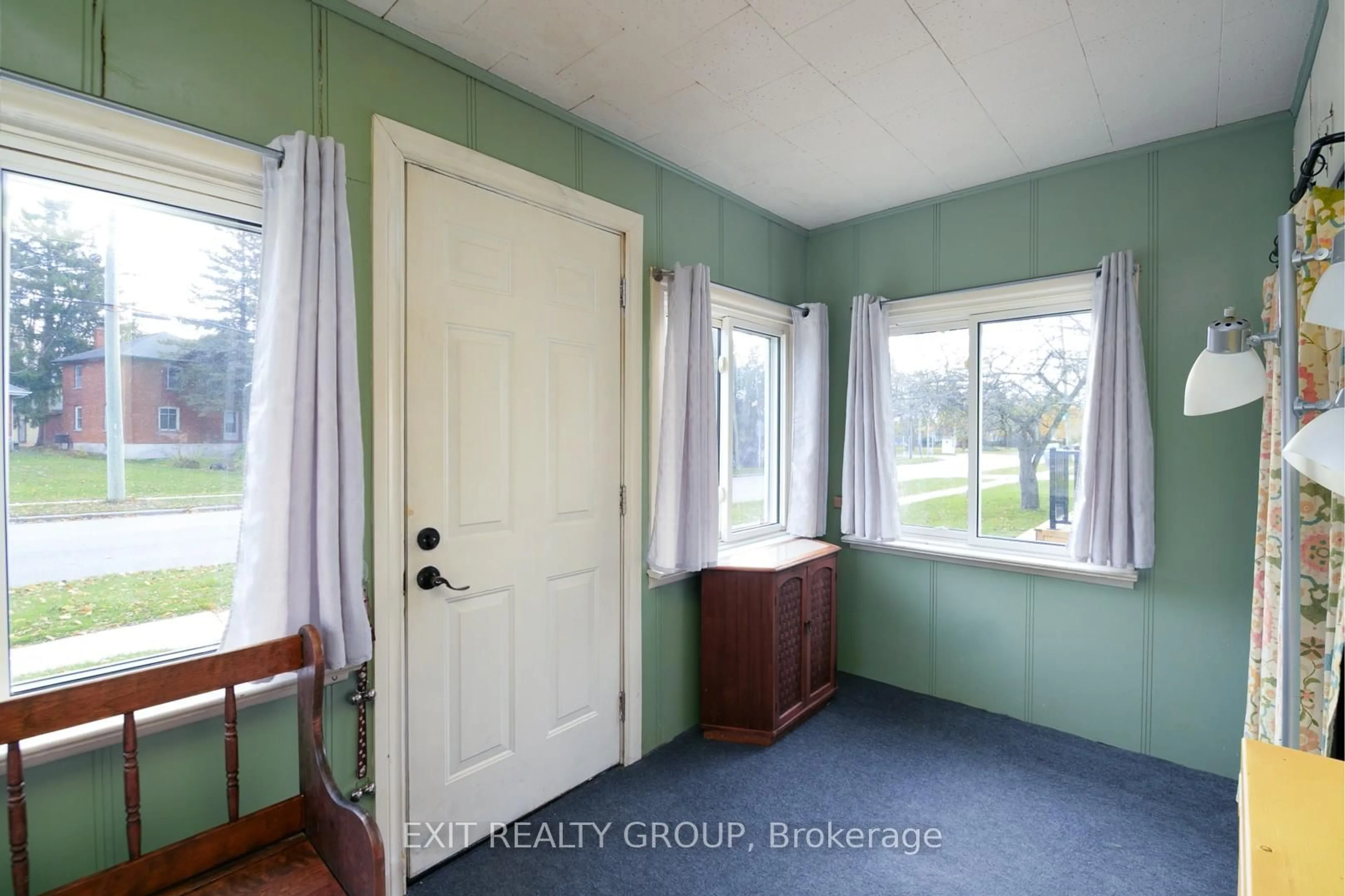 A pic of a room for 138 Byron St, Quinte West Ontario K8V 2Y6