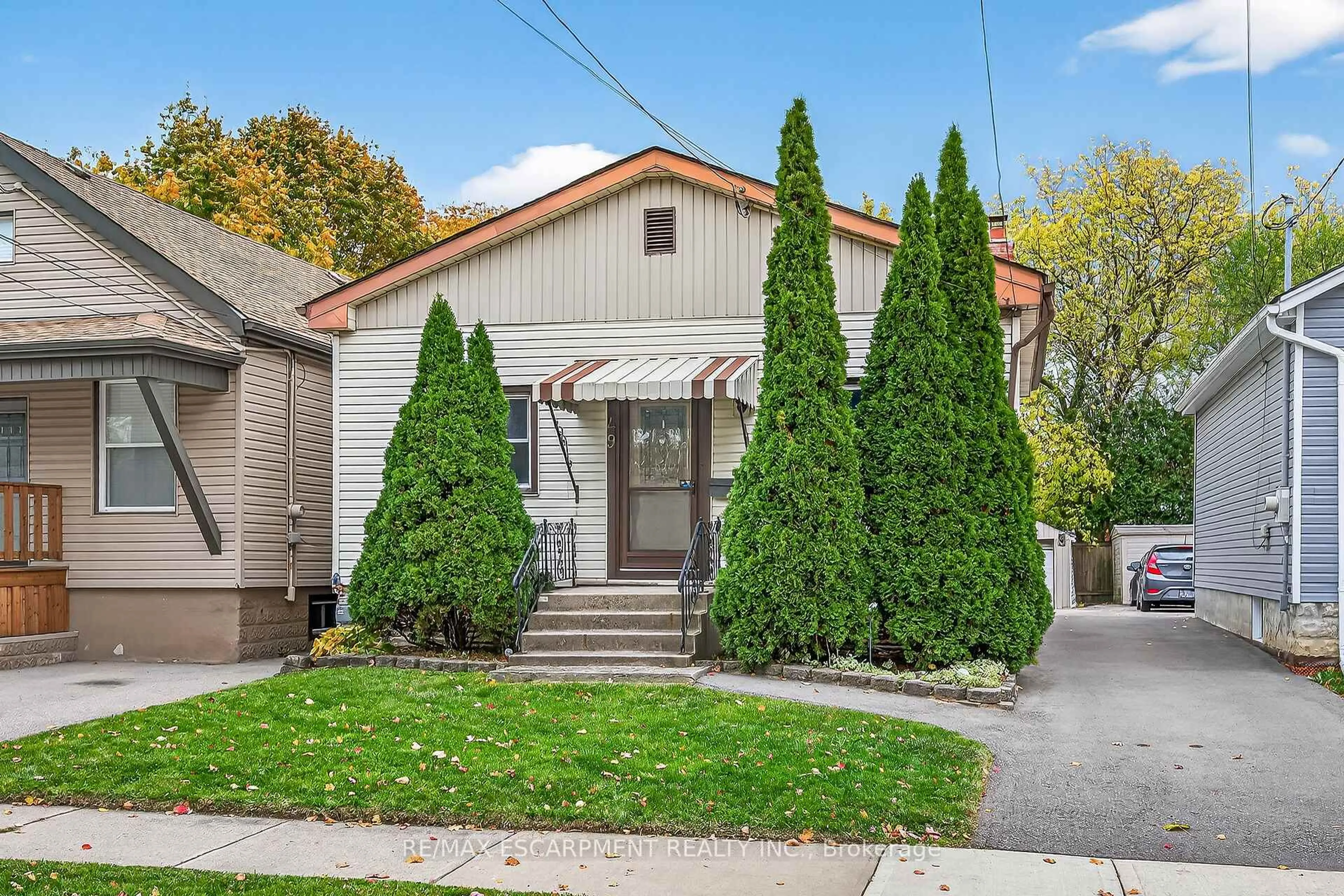 Home with brick exterior material, street for 49 East 33rd St, Hamilton Ontario L8V 3S9