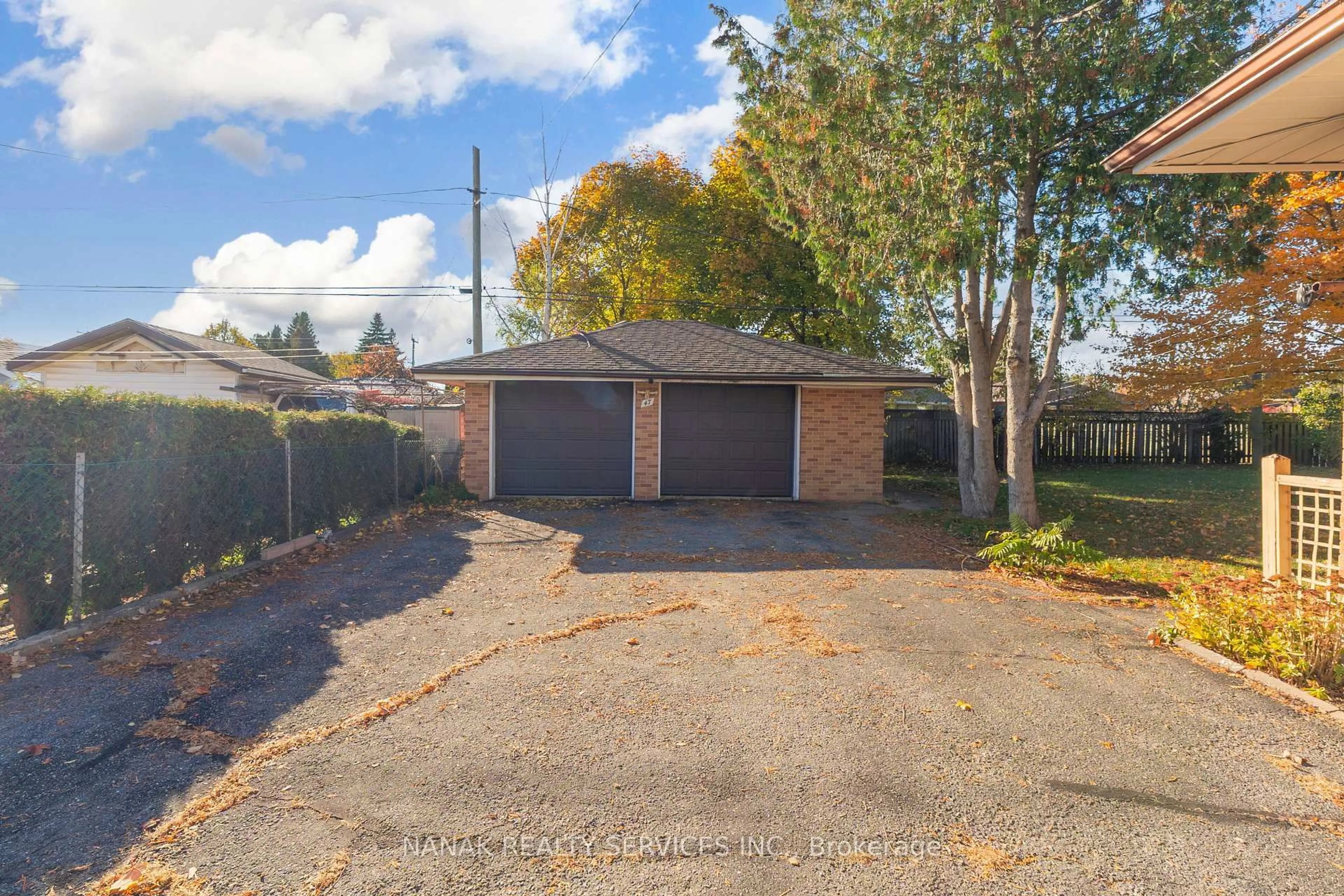 A pic from outside/outdoor area/front of a property/back of a property/a pic from drone, street for 47 JASPER Cres, London East Ontario N5W 1J9
