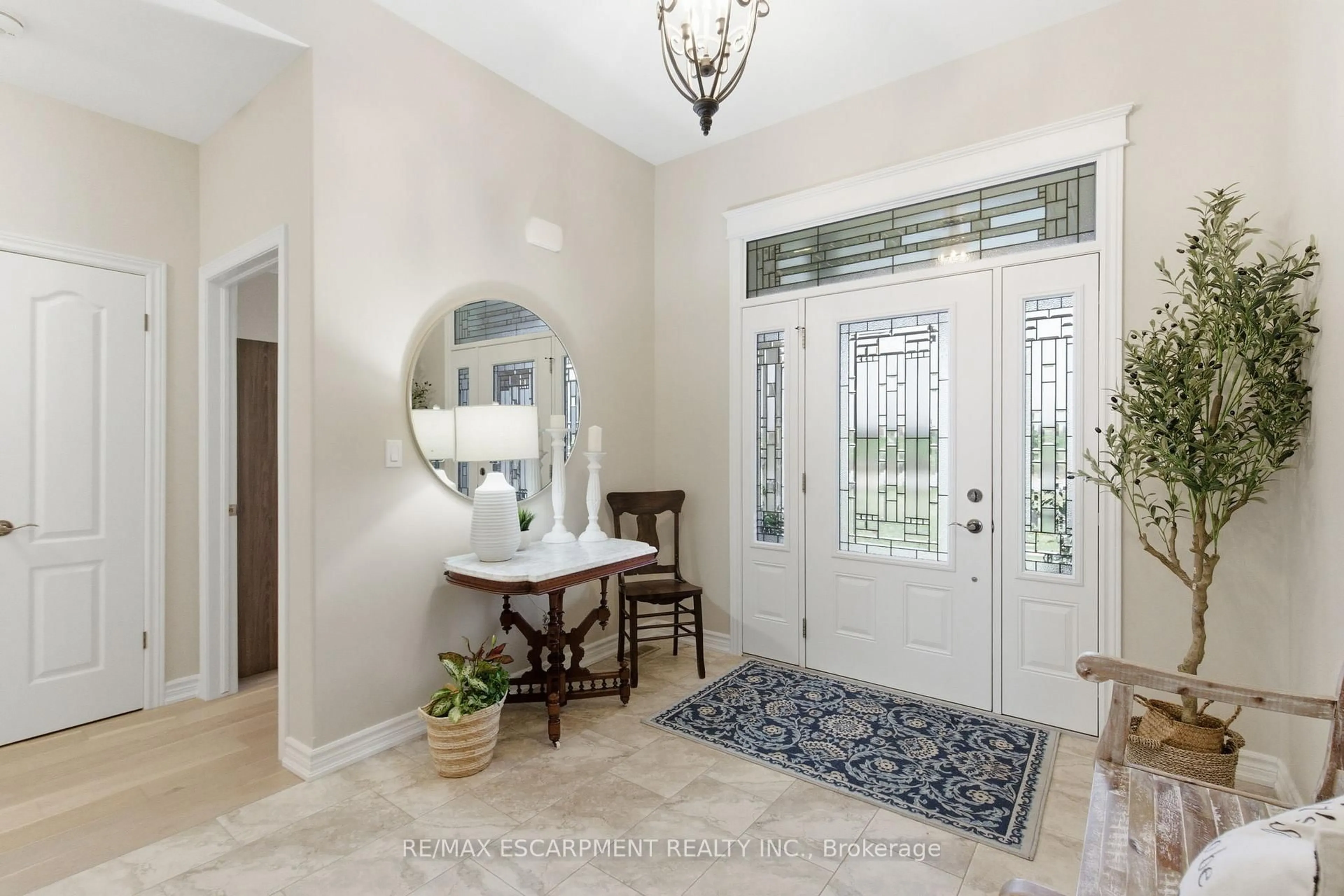 Indoor entryway for 4343 Highway 3, Haldimand Ontario N0E 1E0