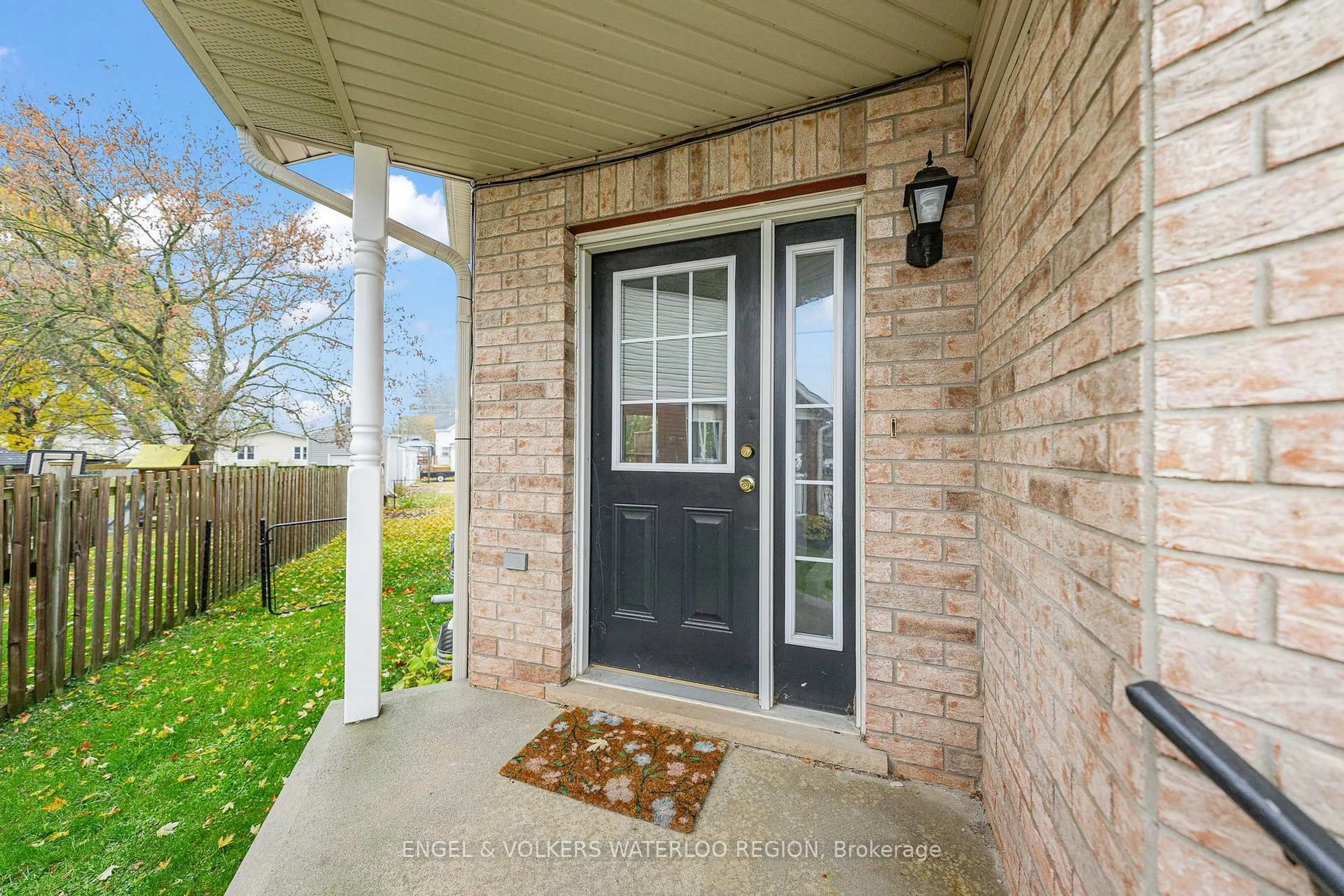 Indoor entryway for 650 Salisbury Ave, North Perth Ontario N4W 1Y9
