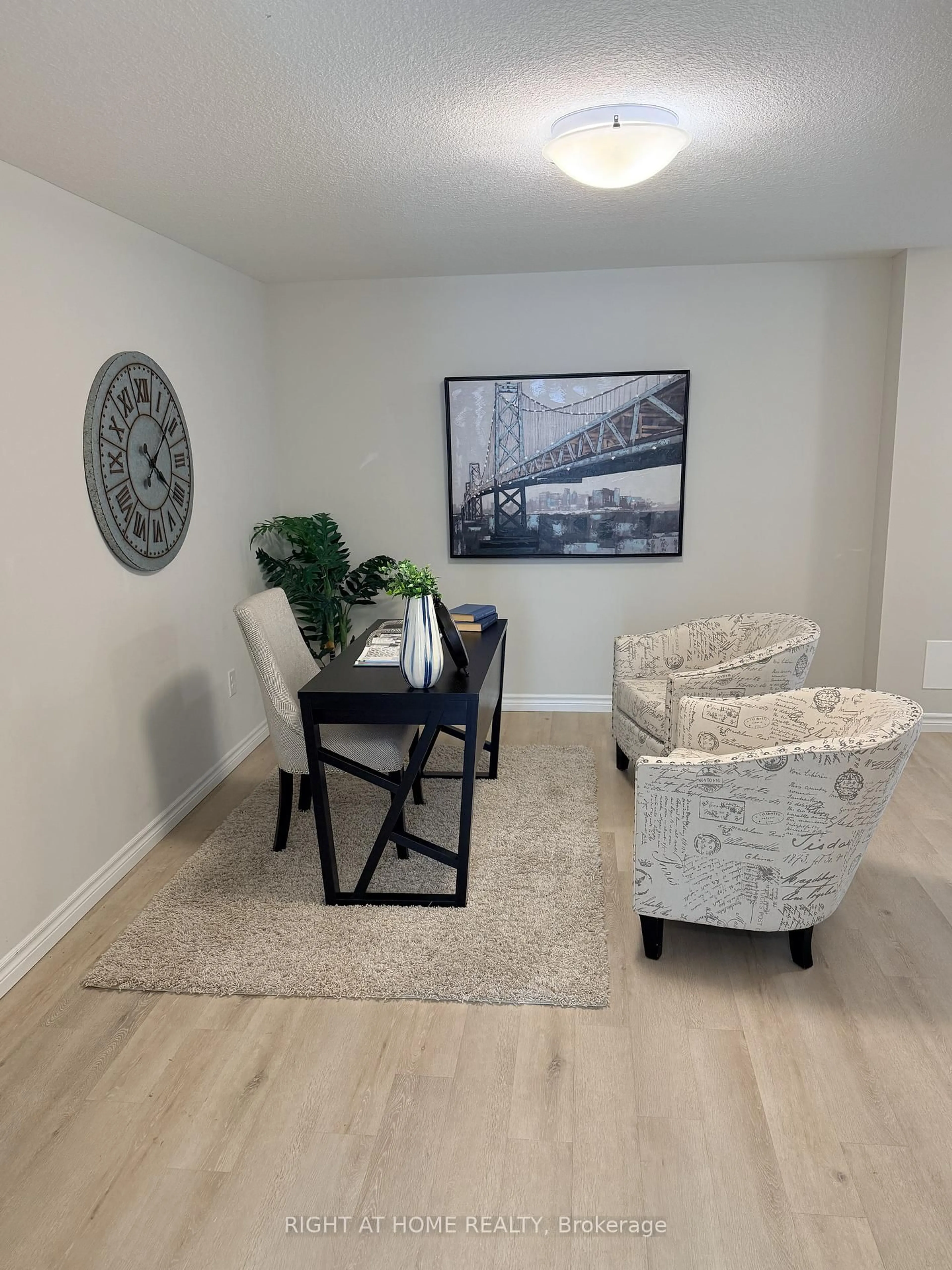 A pic of a room for 435 Callaway Rd #37, London North Ontario N6G 2N1